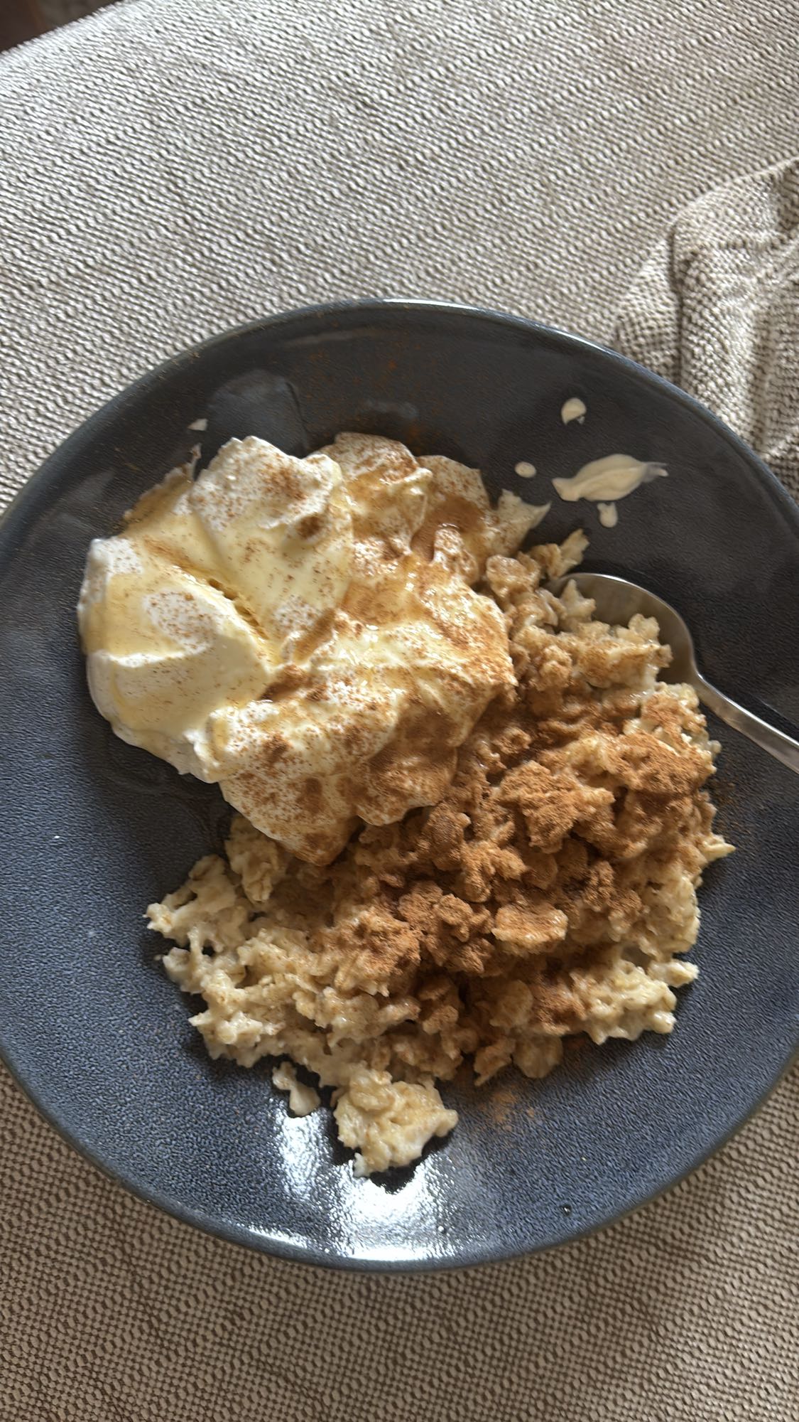 Havregrynsgröt med yoghurt