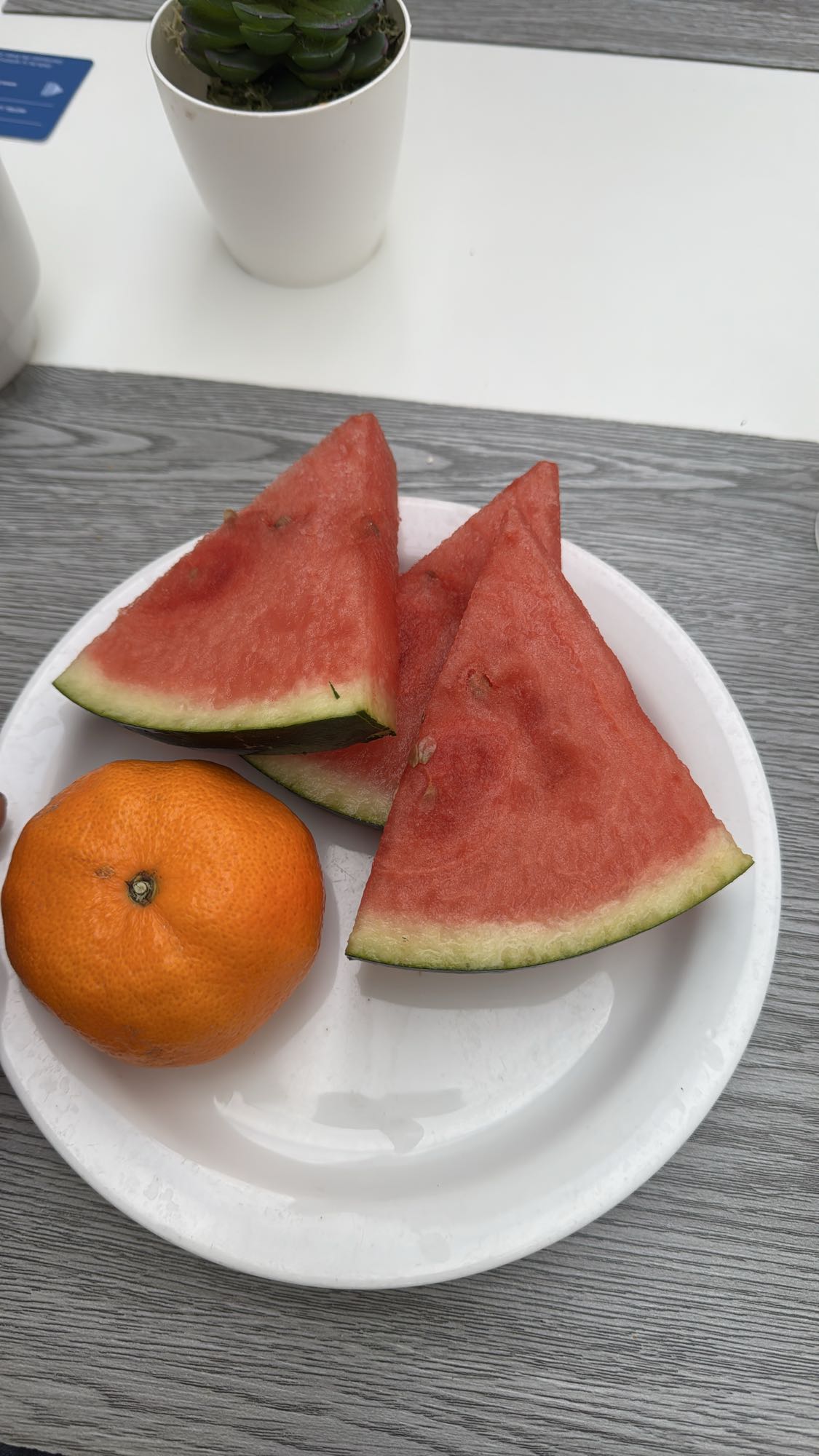 fruta fresca en plato