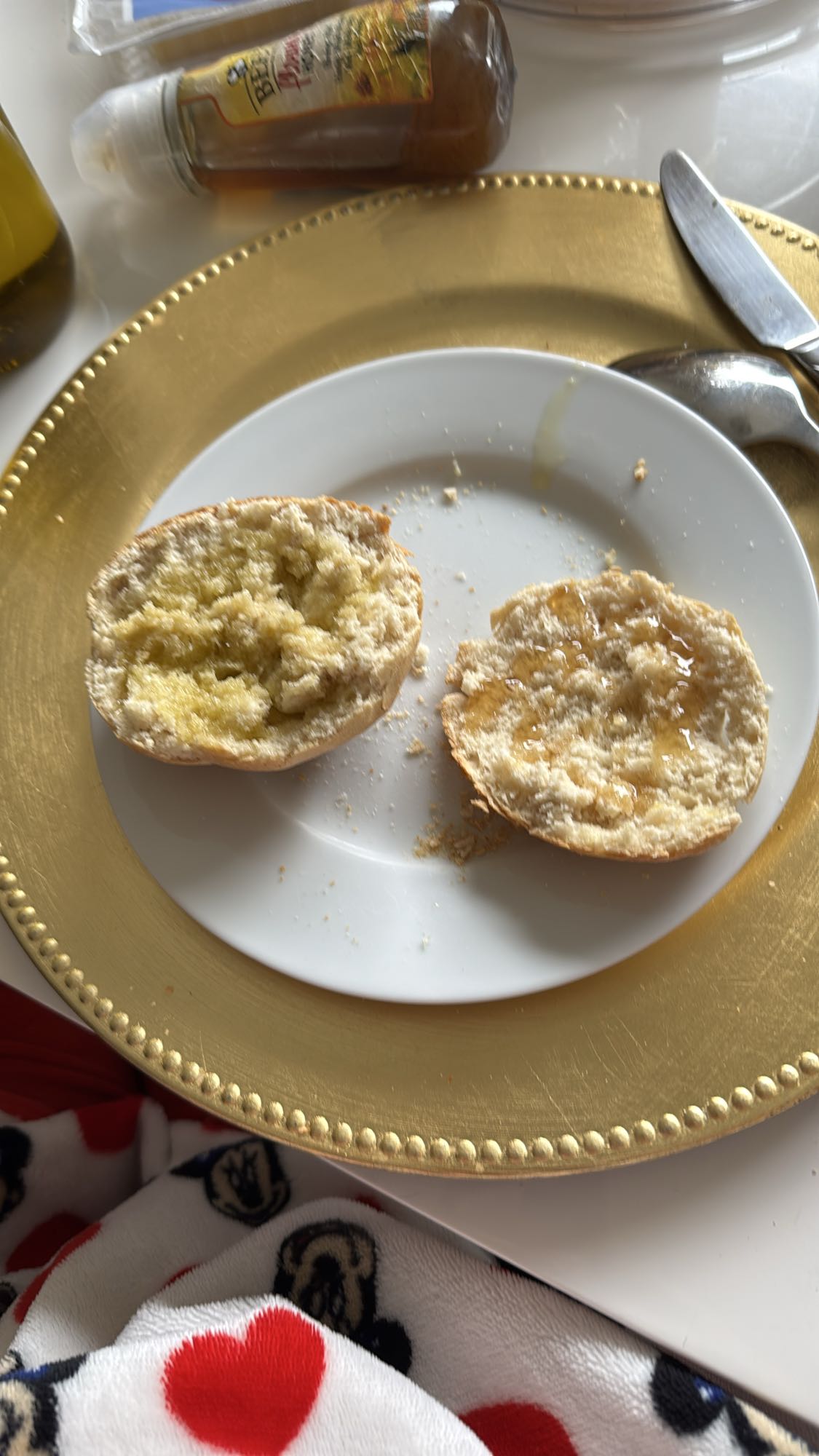 Broodje met honing en olie