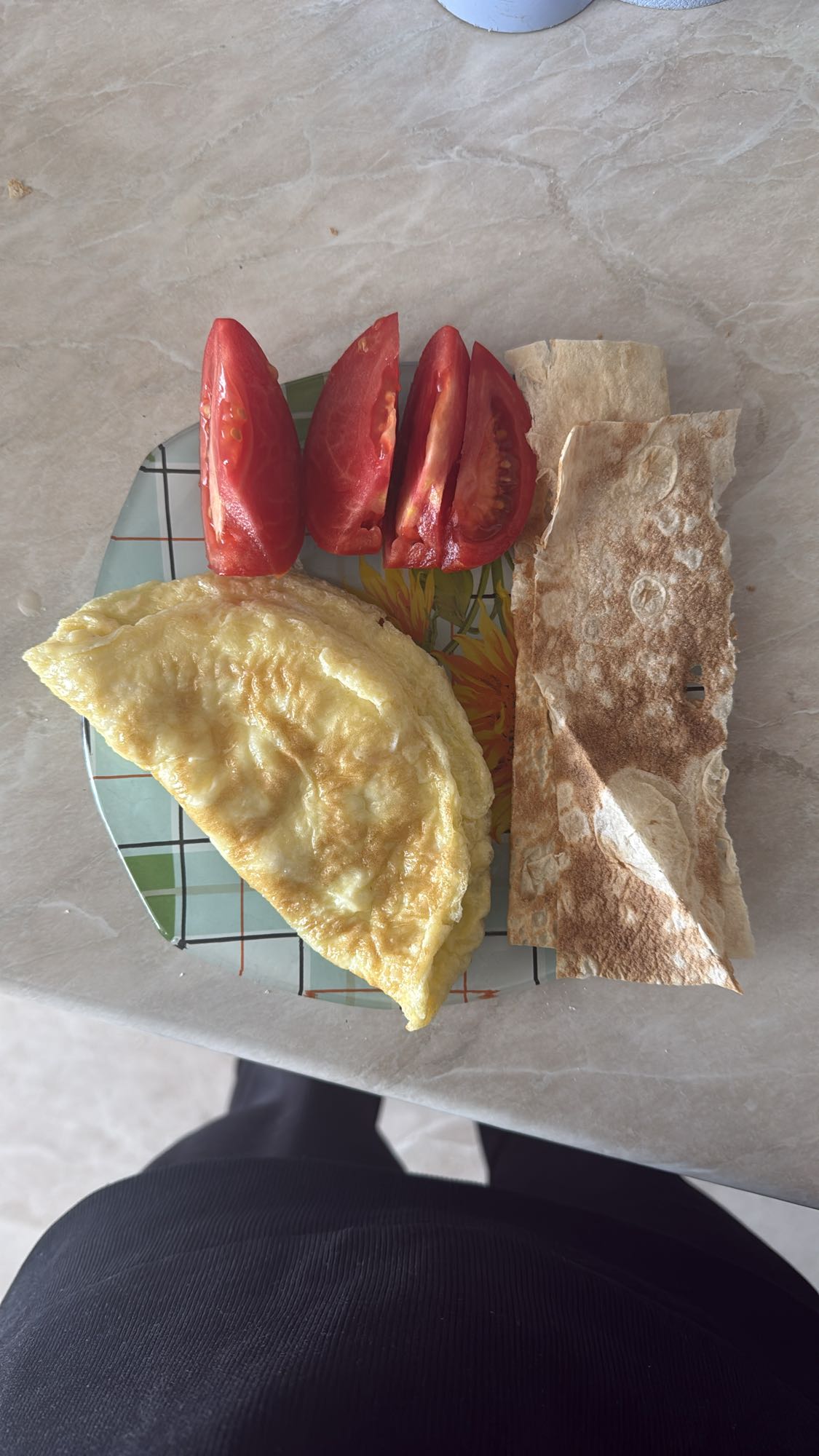 Омлет с лавашом и томатом