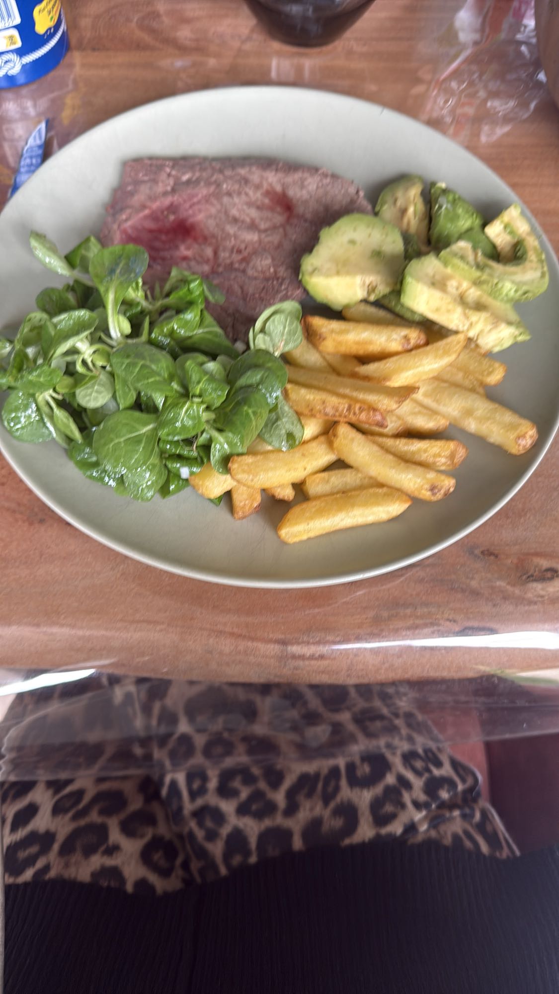 Steak frites avocat salade