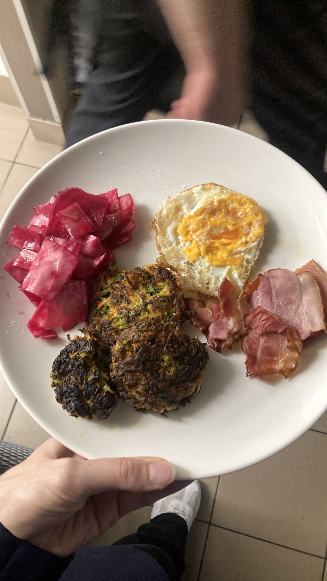 Egg, bacon, fritters & salad