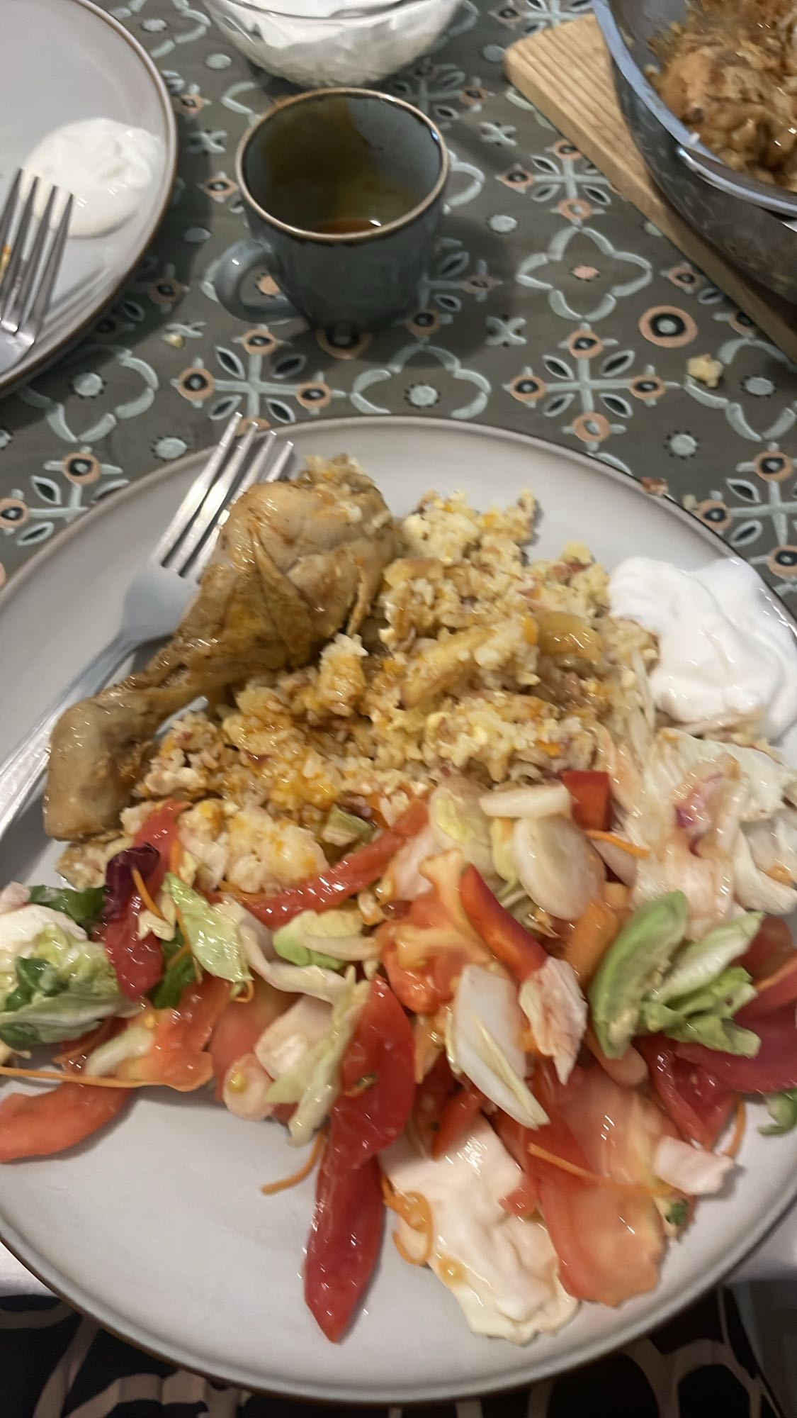 Pui cu orez și salată