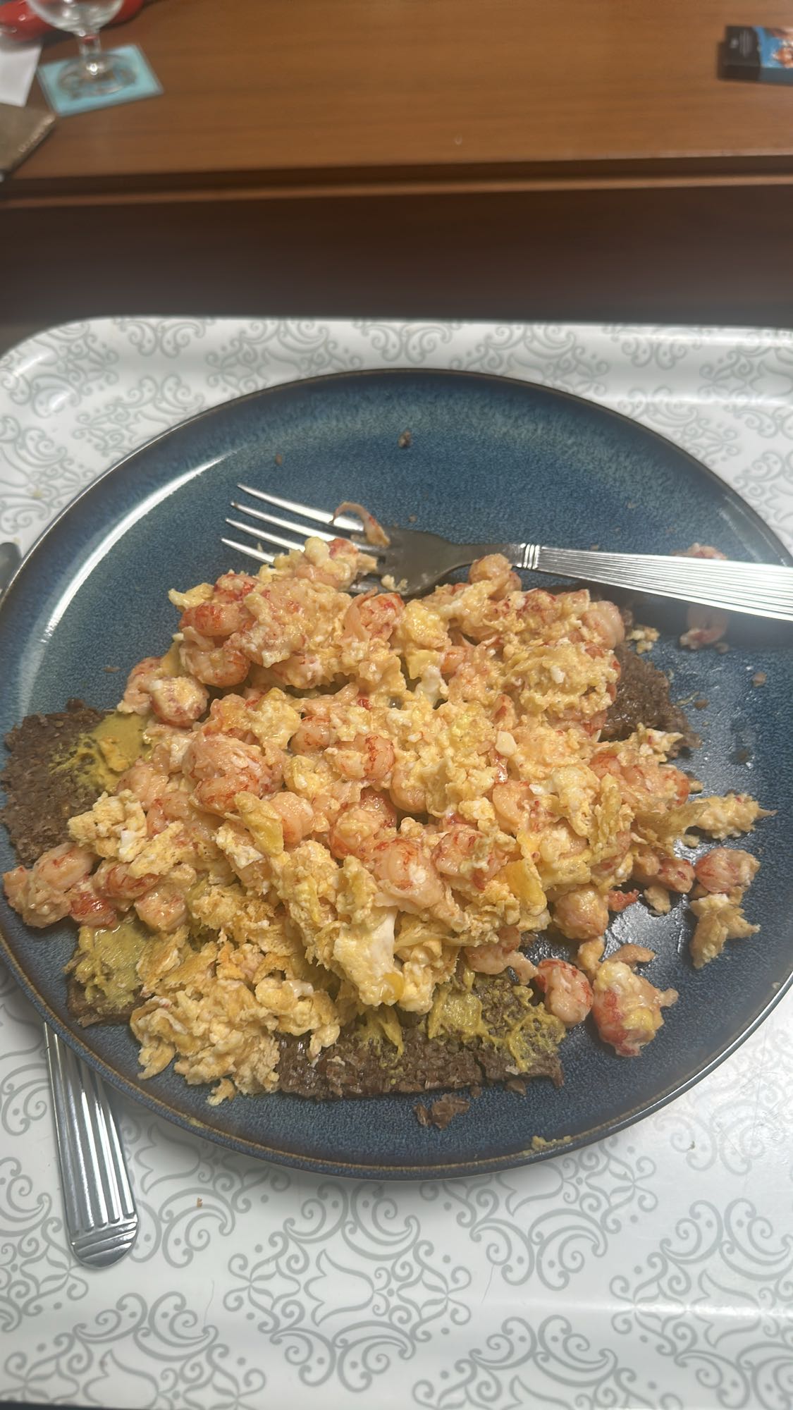 Scrambled eggs with crayfish