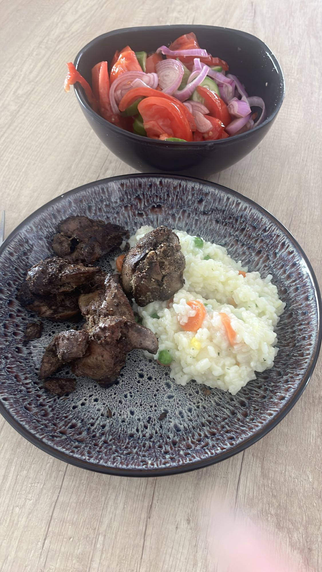 Ficat cu orez și salată