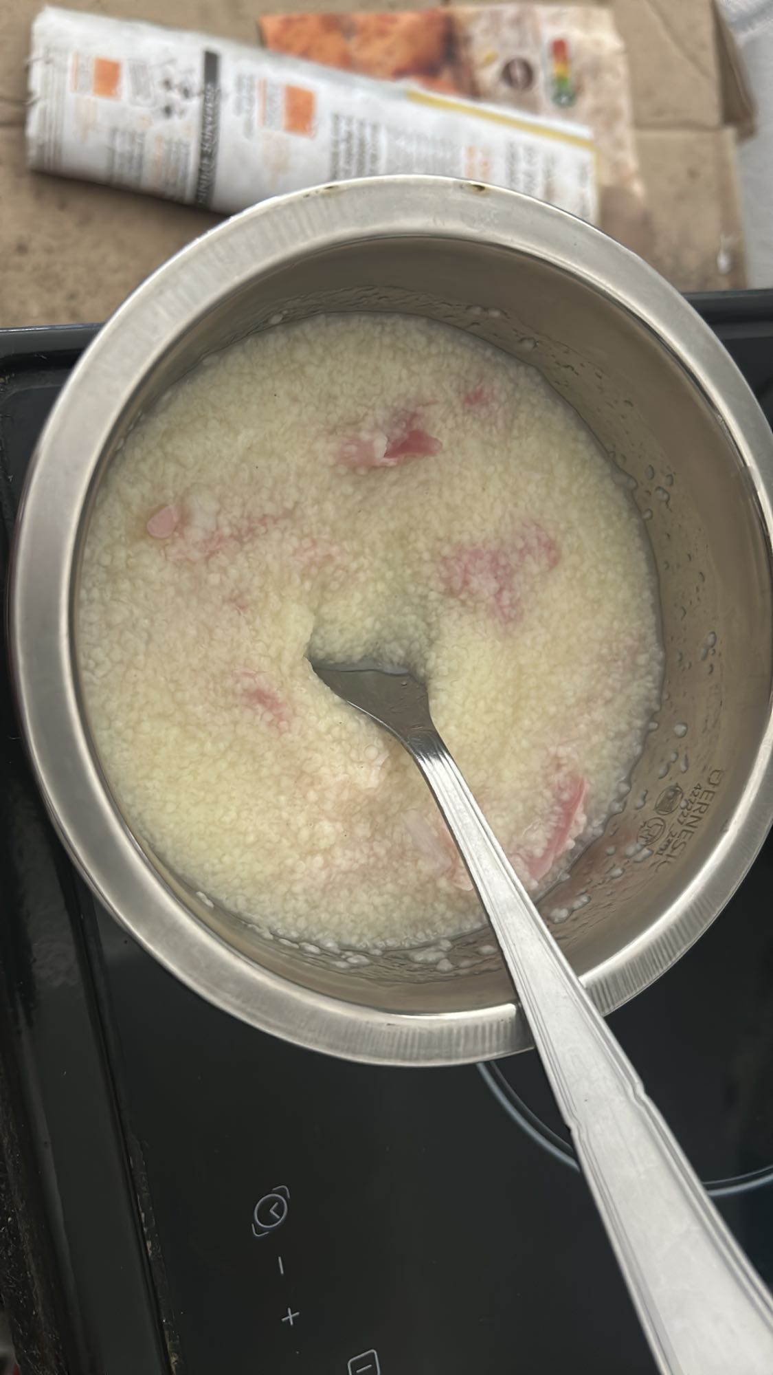 Soupe de floraline à l’ail avec du jambon cuit