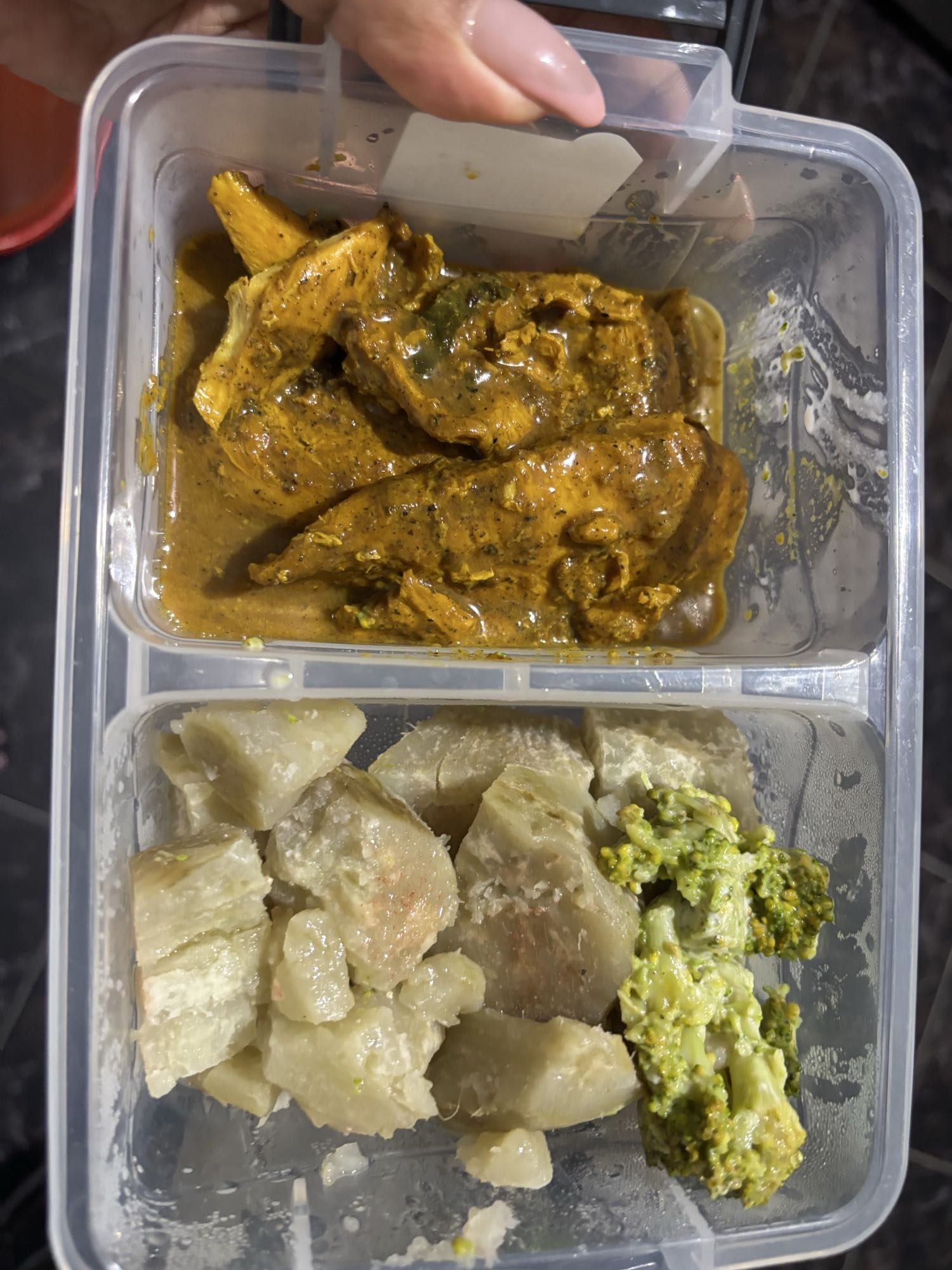 Pollo con yuca y brócoli