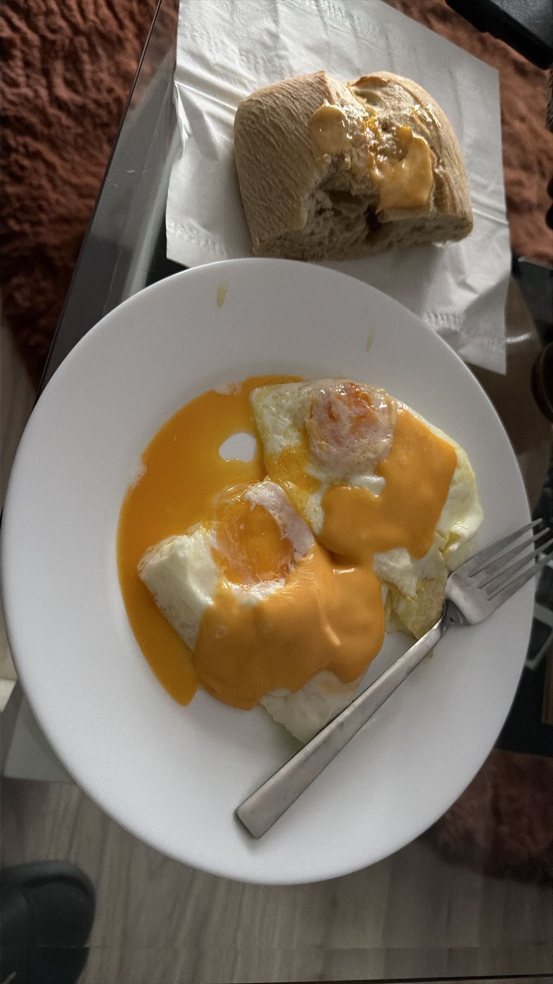 Jajka z serem i bułką