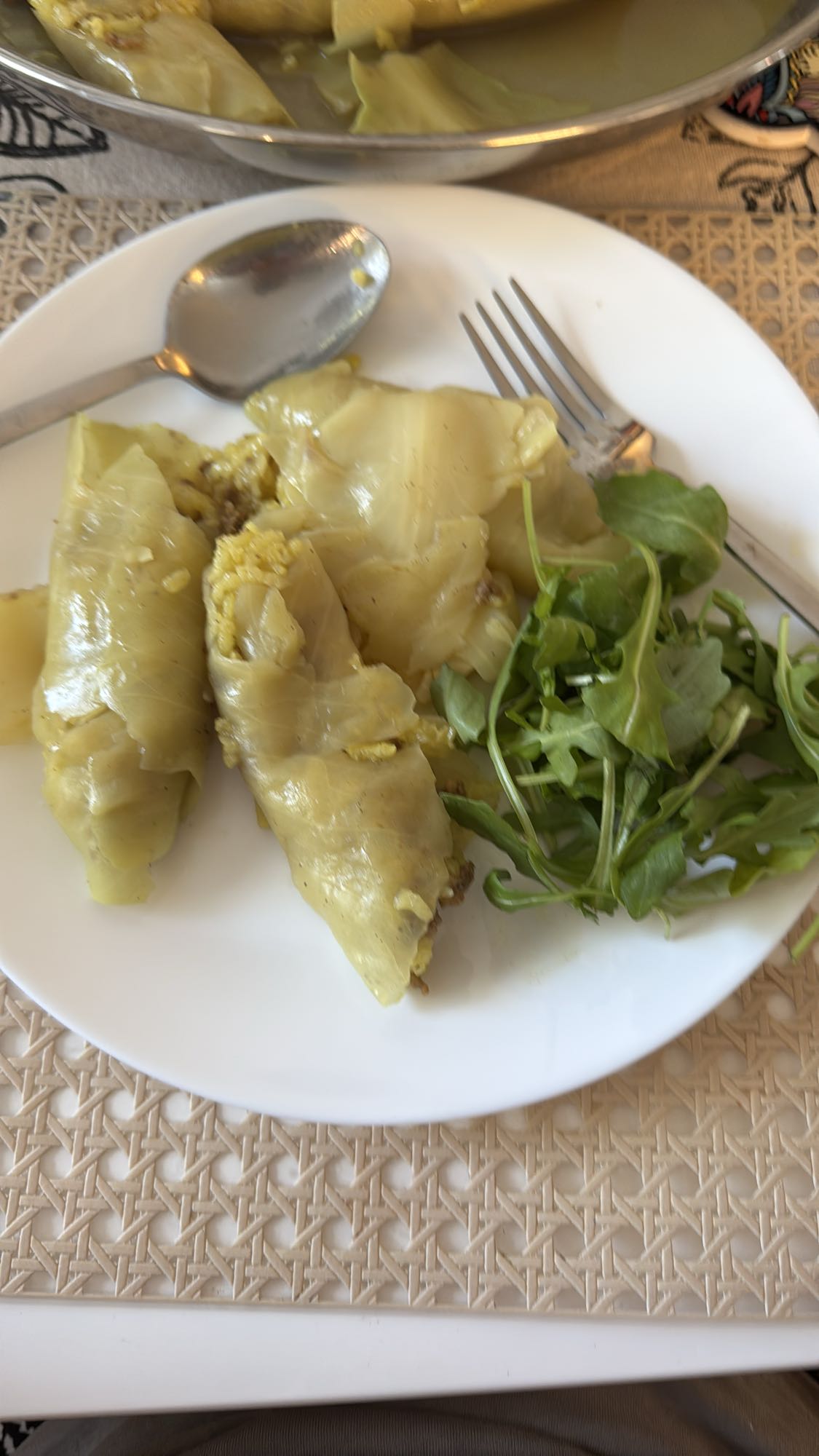 Kåldolmar med sallad