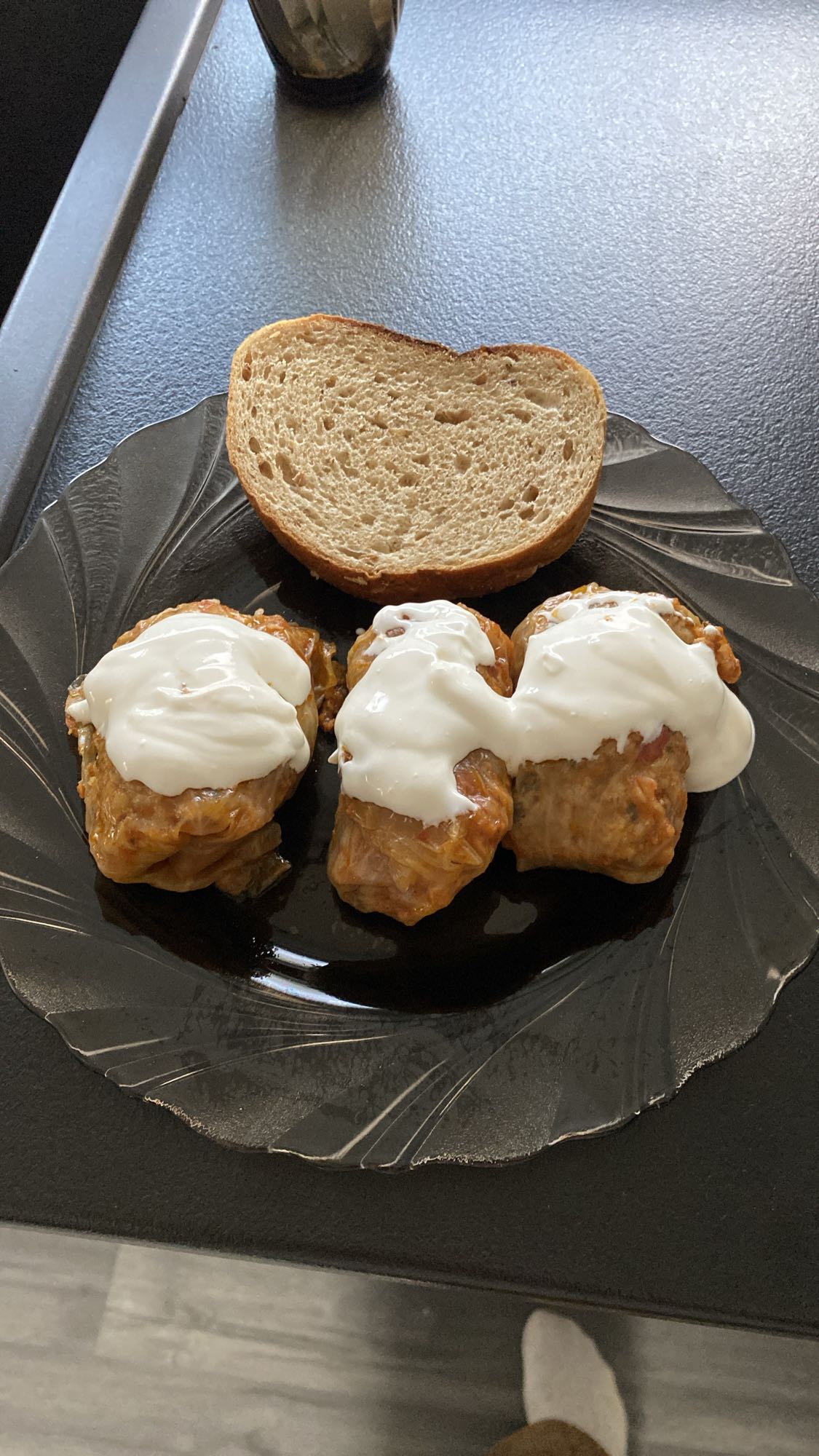 Sarmale cu smântână și pâine