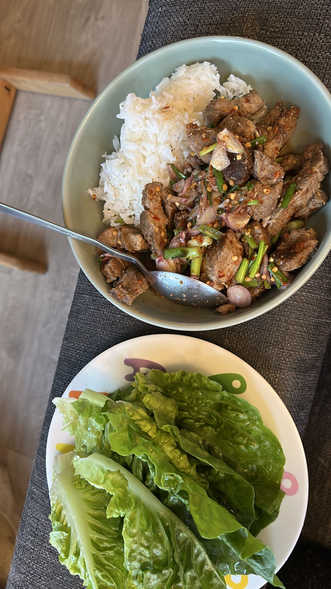 Ris med biff og salat