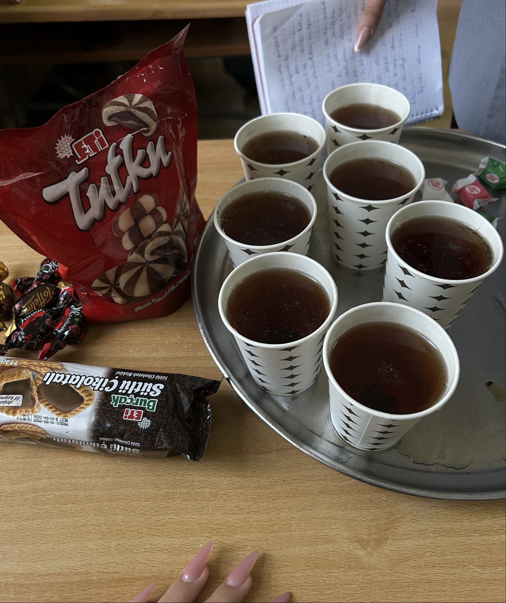 Çay ve atıştırmalıklar