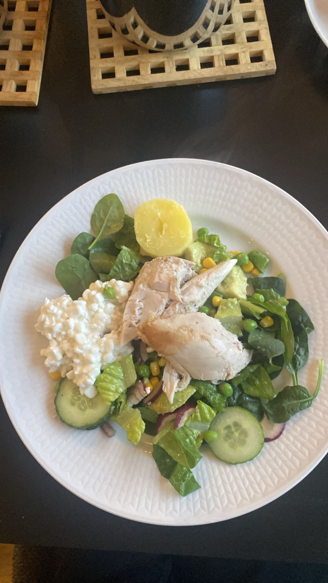 Kycklingsallad tallrik