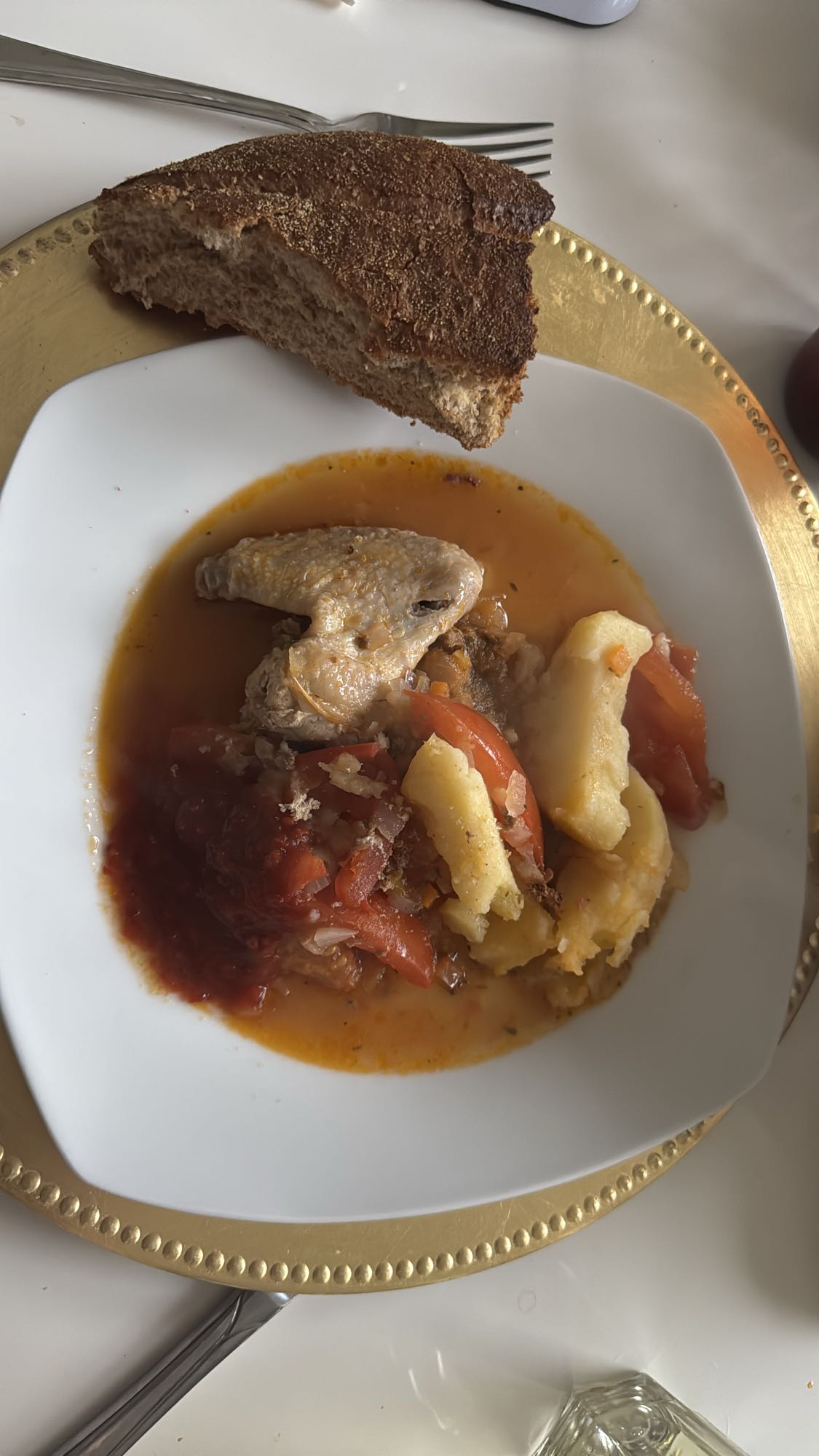 Kipstoofpot met brood