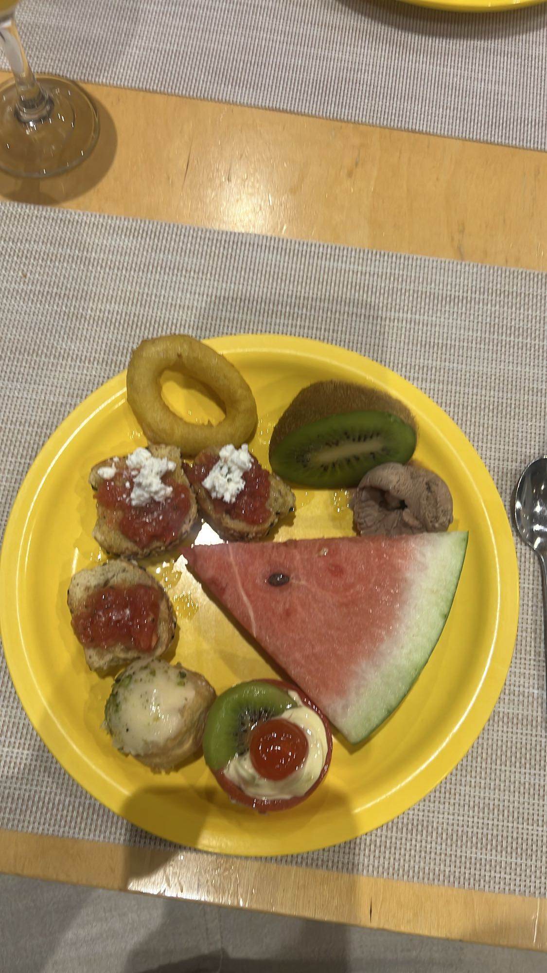 Kleurrijk dessertbord