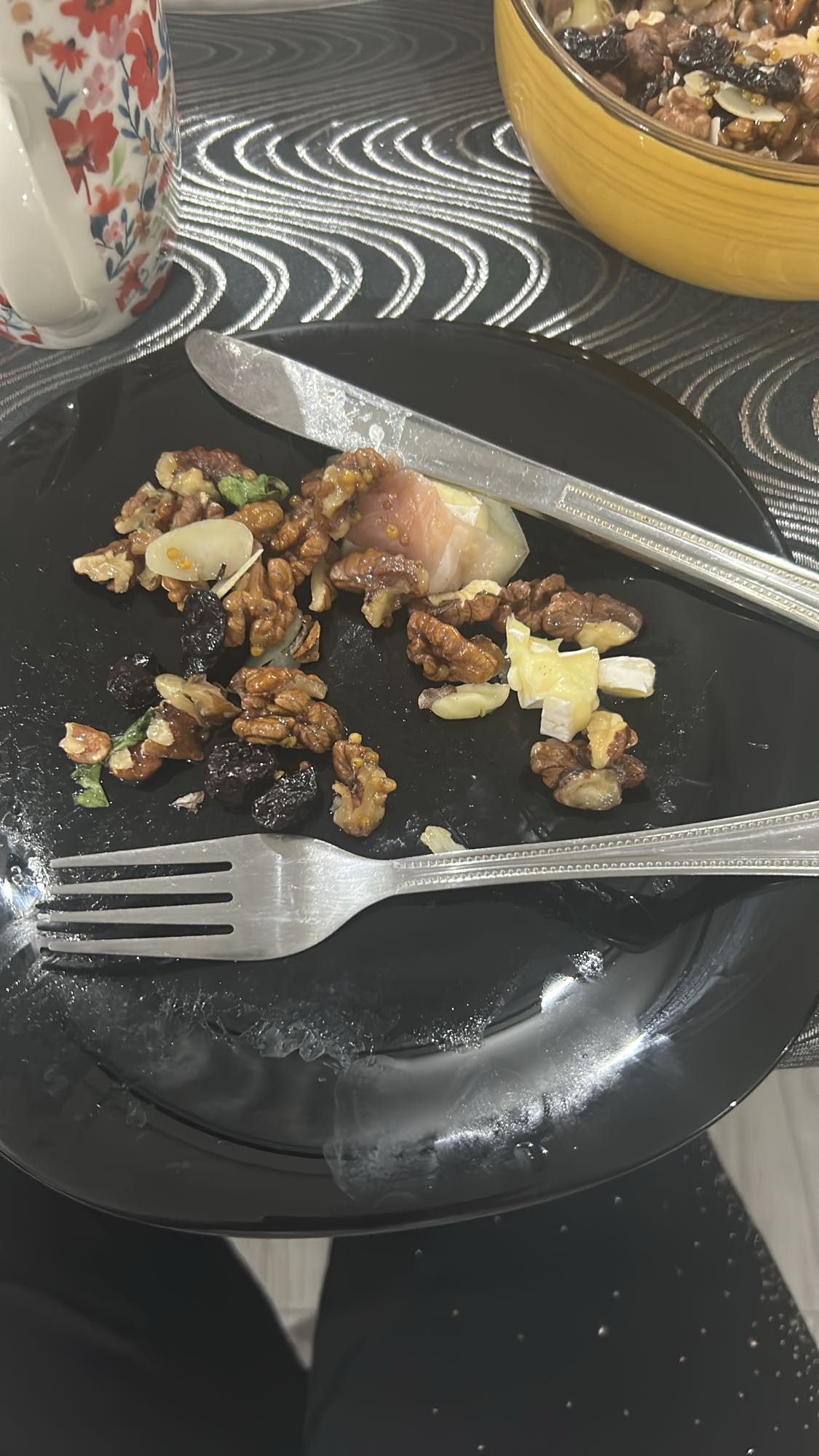 sałatka z orzechami i serem