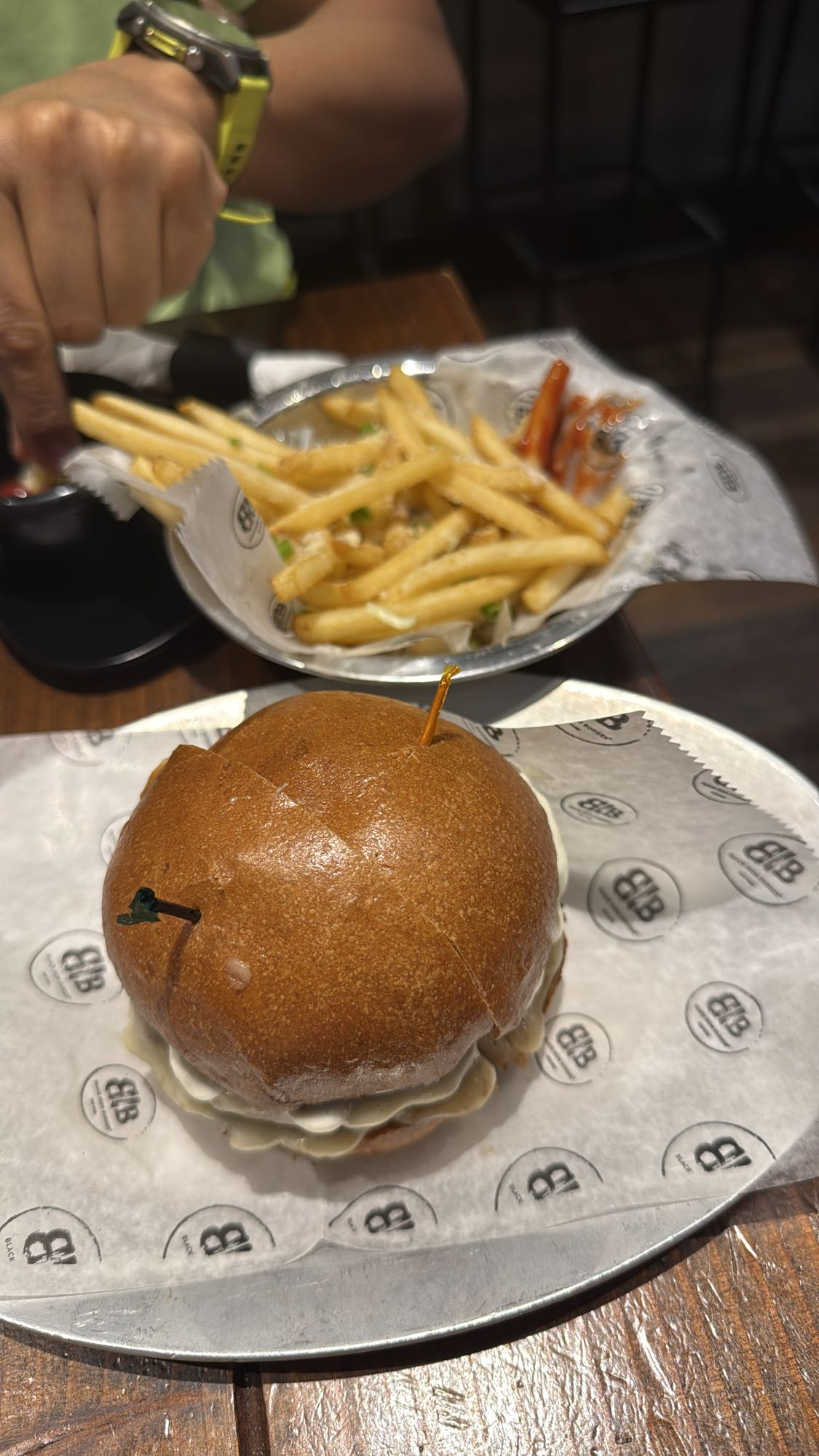 Hamburguesa con papas fritas