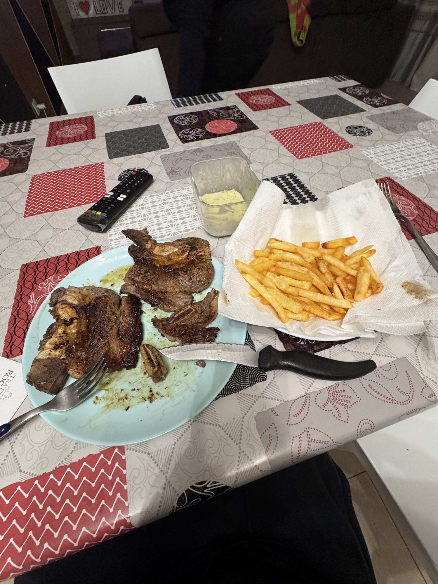 Carne con papas fritas