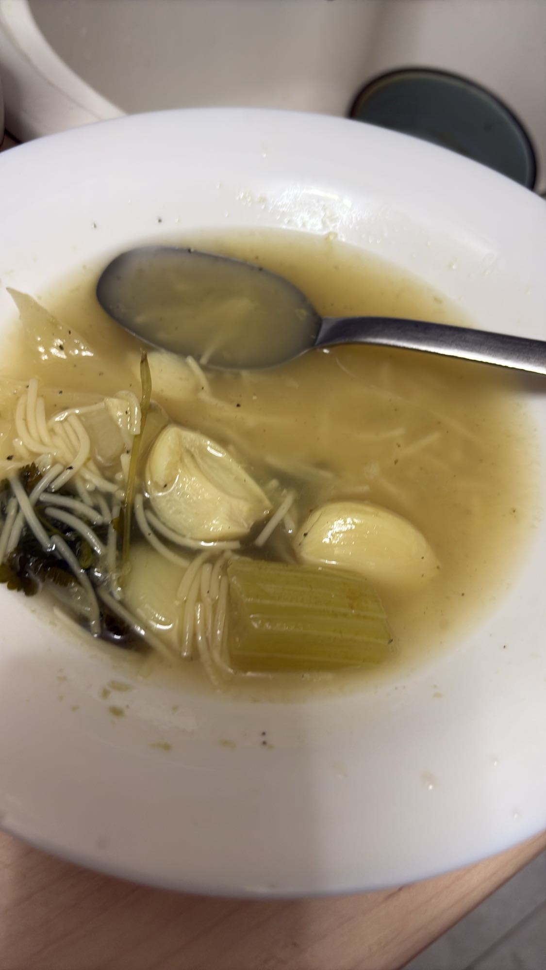 sopa de fideos y verduras