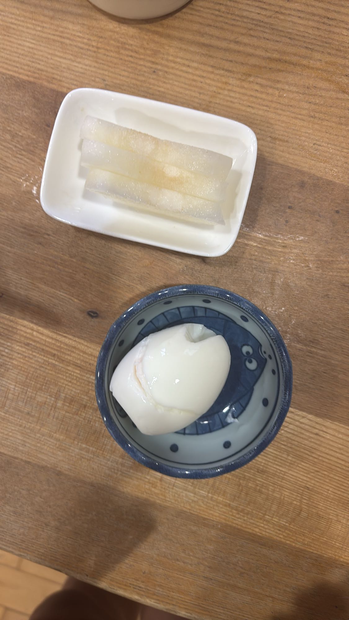 ゆで卵と梨スライス