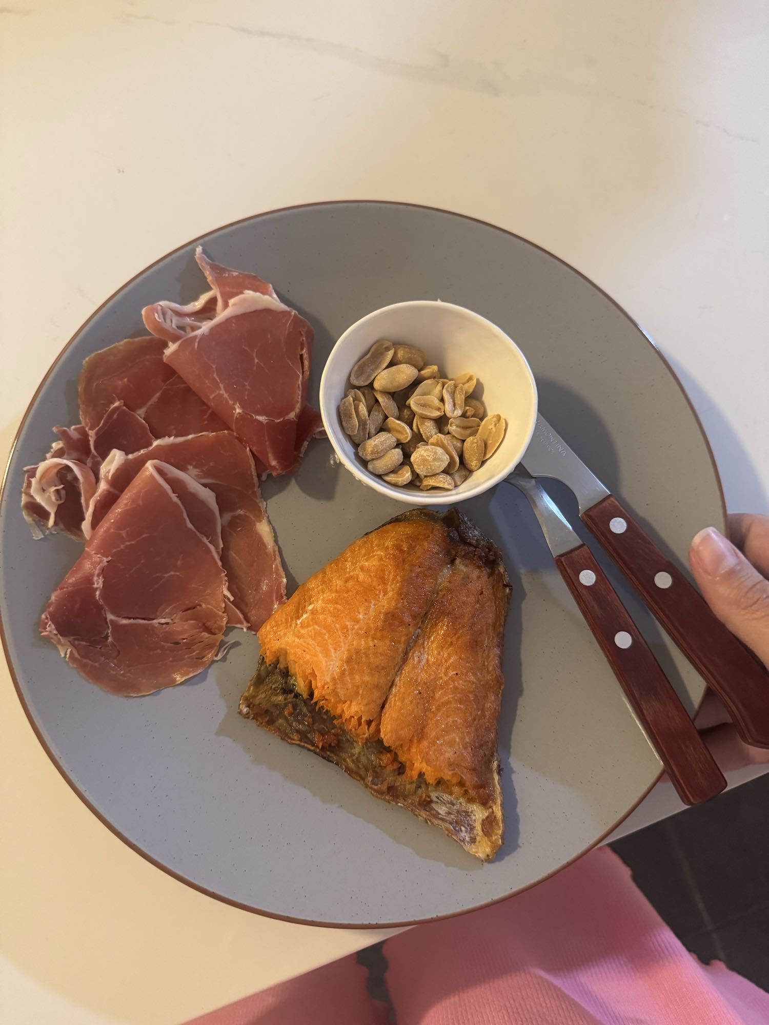 Salmón, jamón y cacahuetes