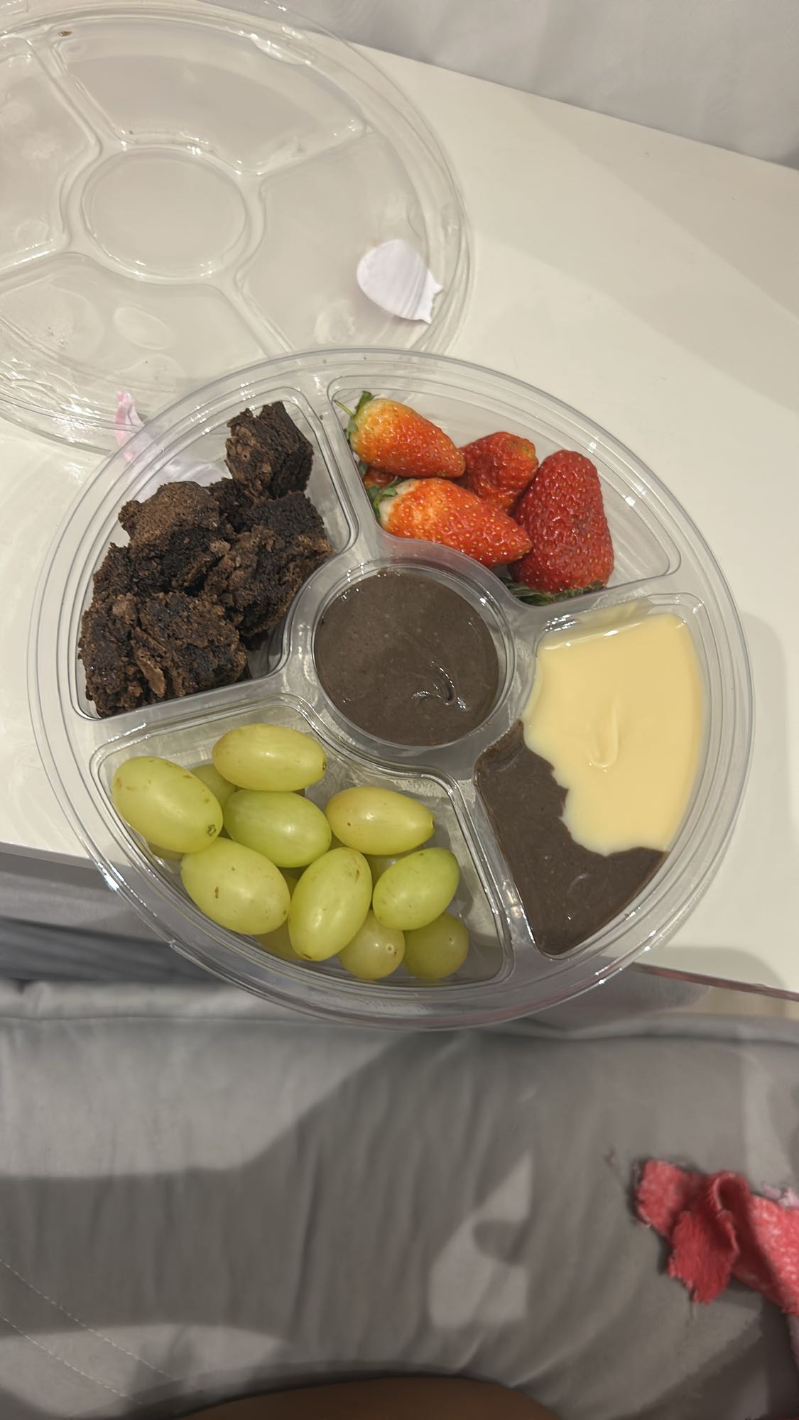 Frutas com molhos doces