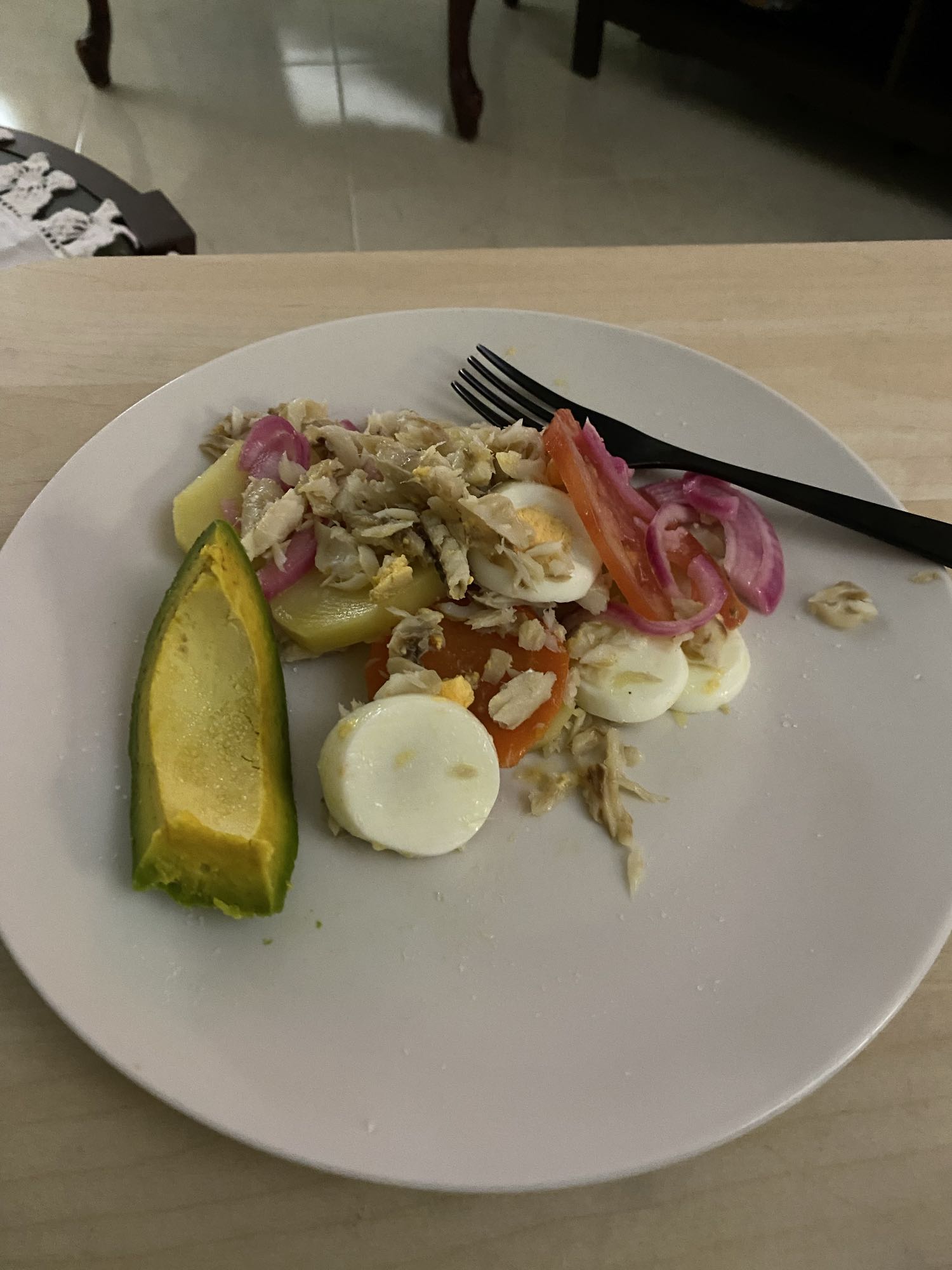 ensalada de pescado y huevo