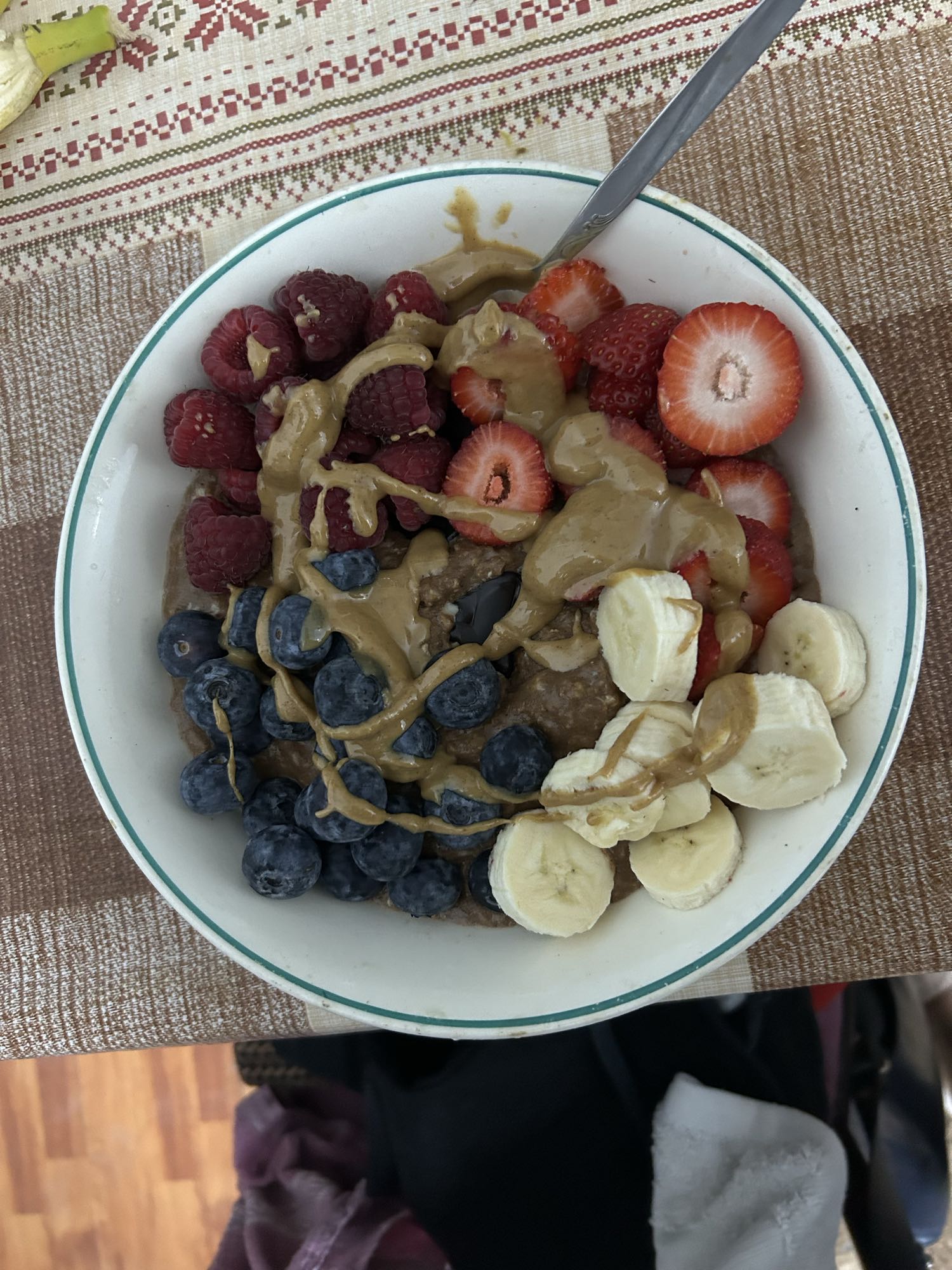 Terci de ovăz cu lapte de ovăz, ouă și fructe