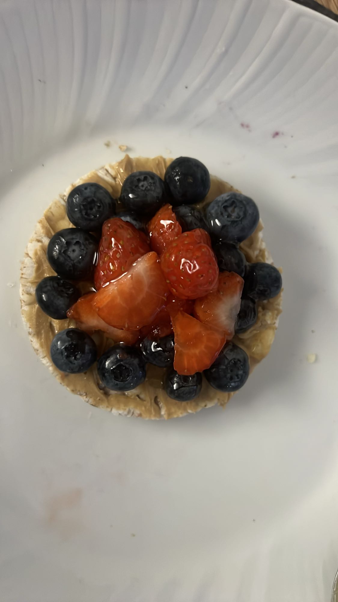 Rice cake with berries