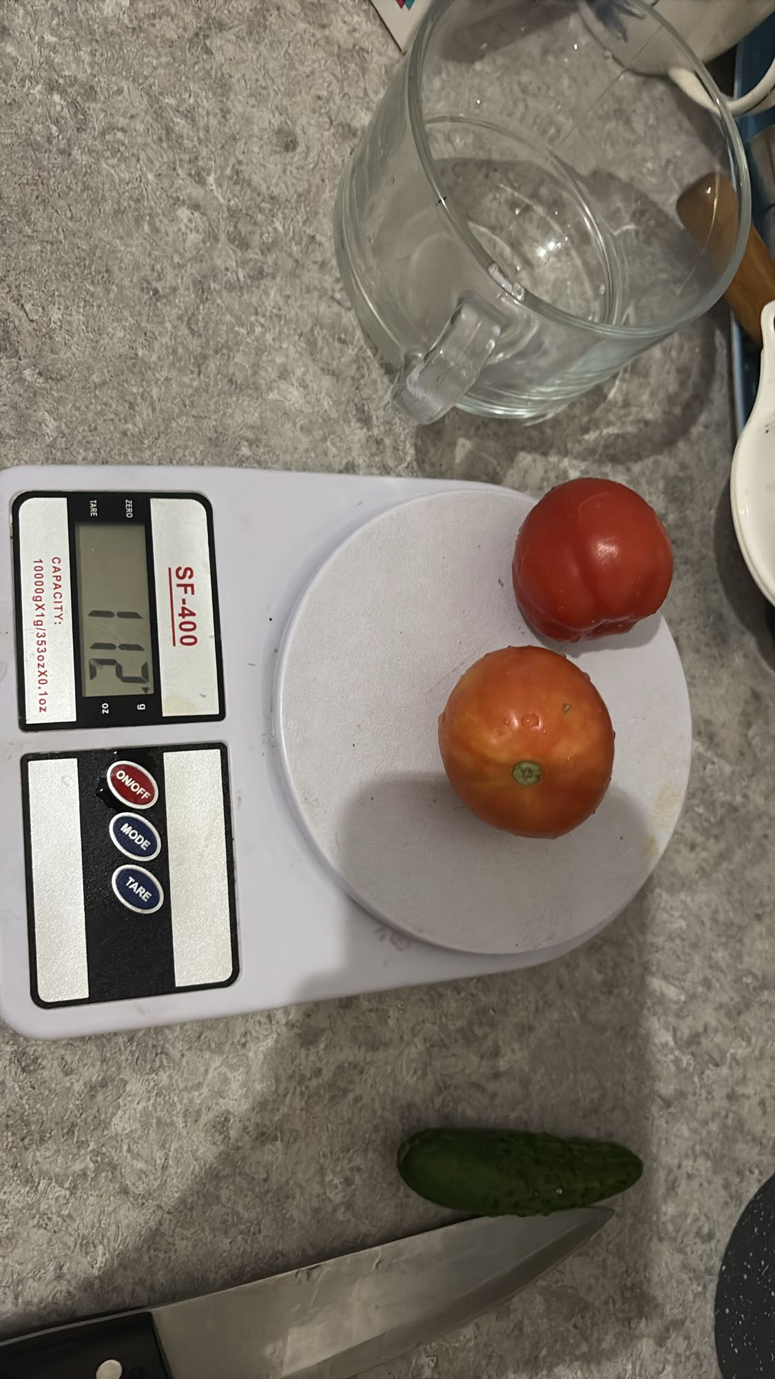 Томаты и огурец