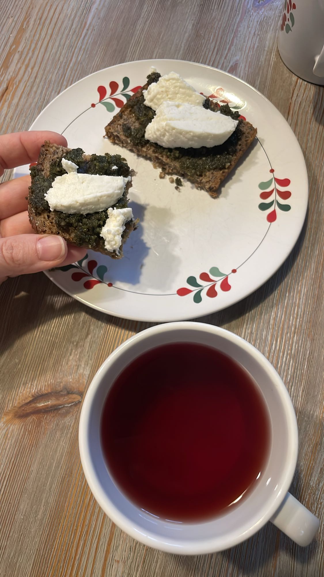 Kanapki z twarogiem i herbatą