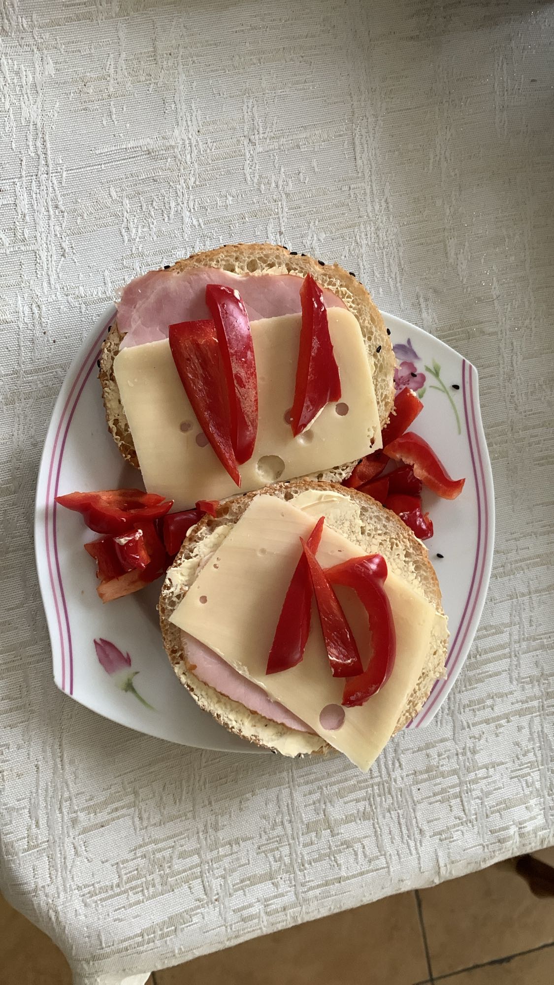 Kanapki z szynką i serem