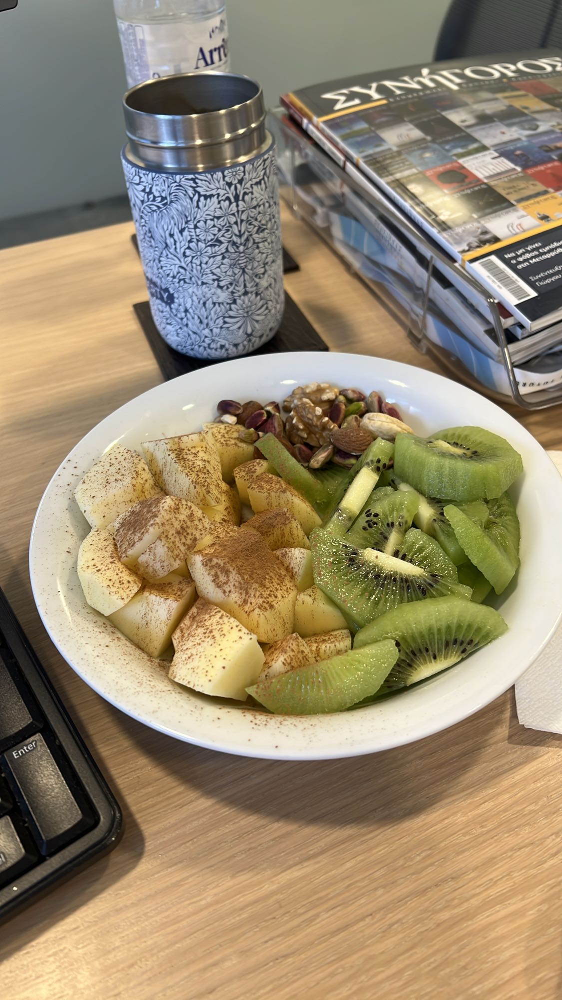 Φρουτοσαλάτα με ξηρούς καρπούς