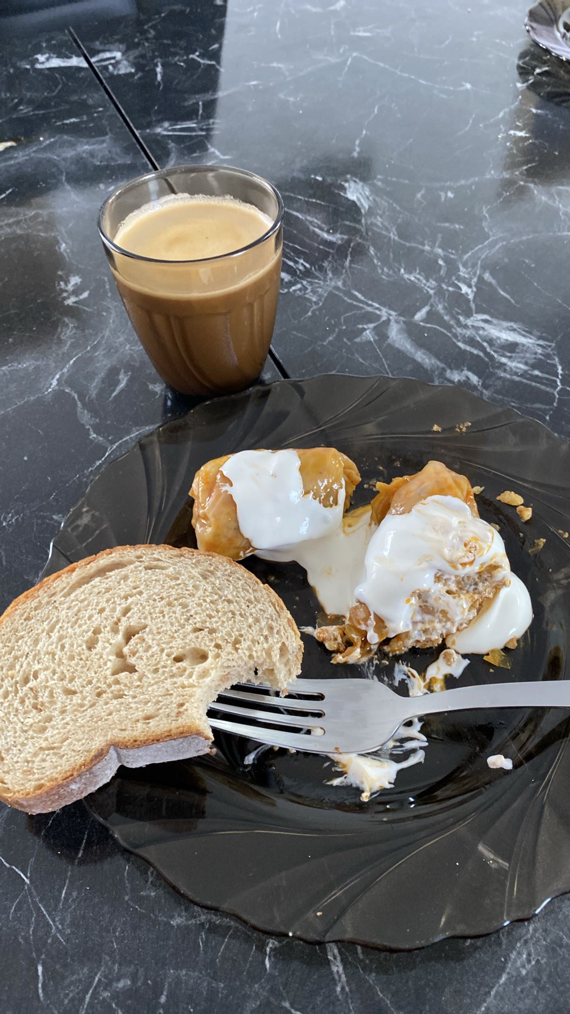 Sarmale cu smântână și pâine