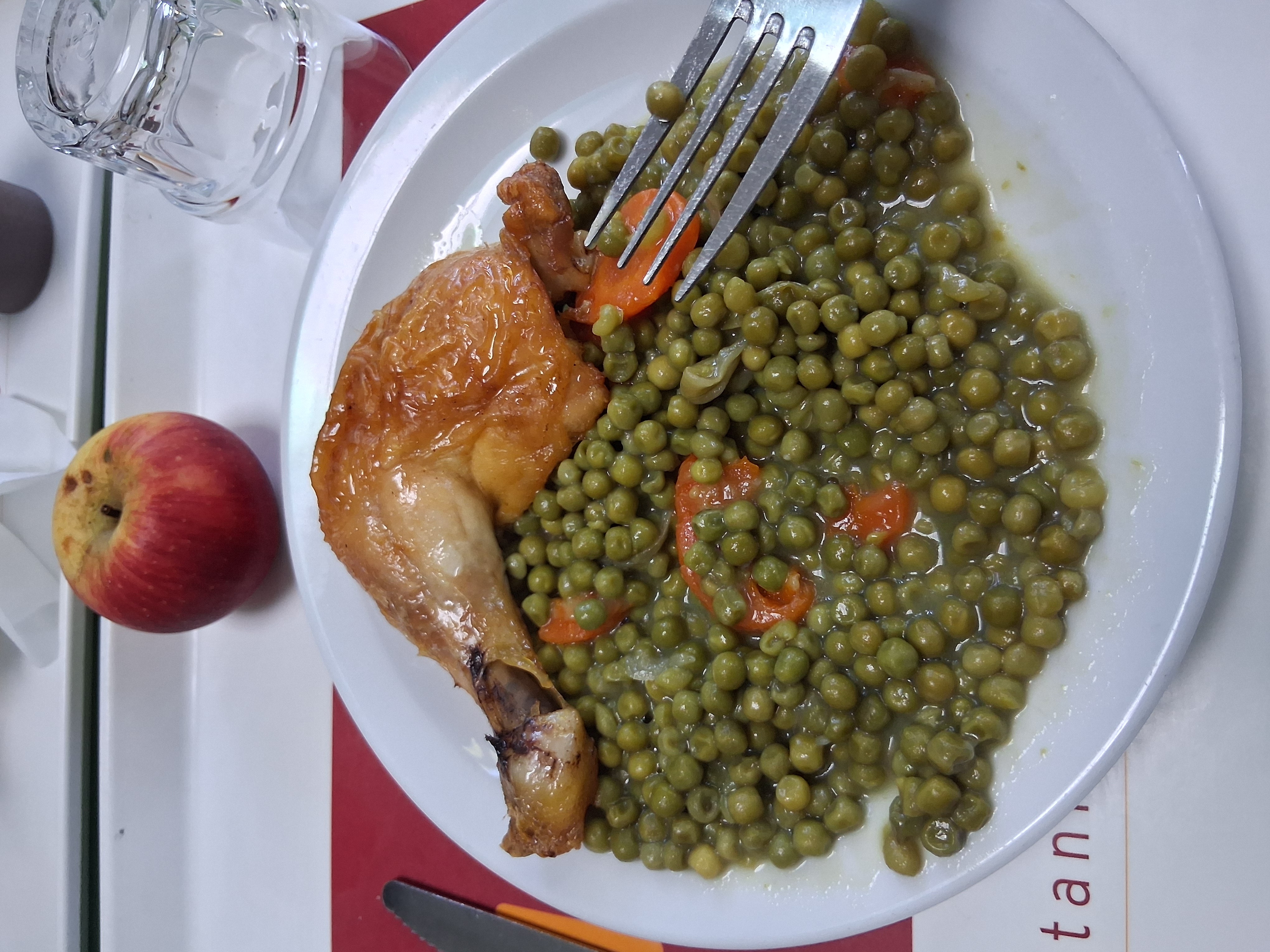 Poulet, petits pois, pomme