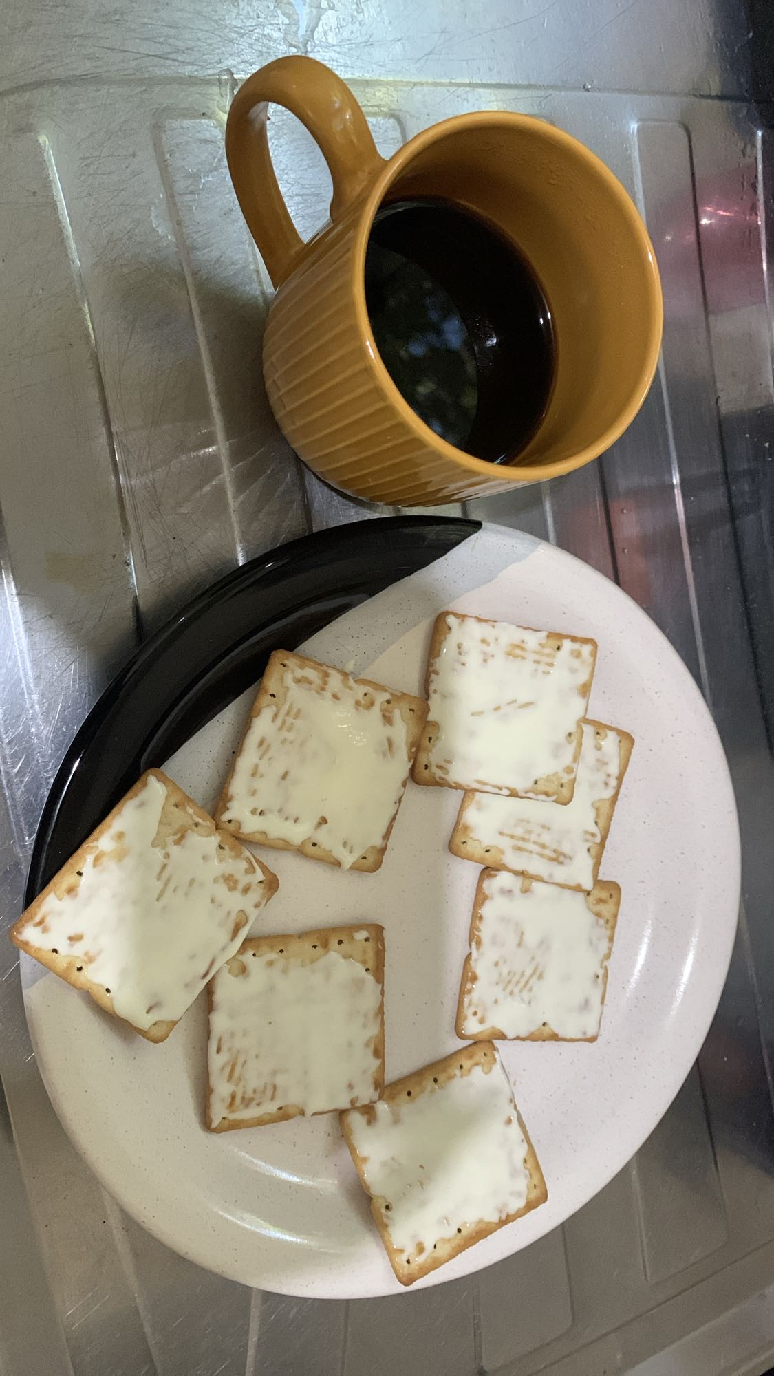 Biscoitos com requeijão e café