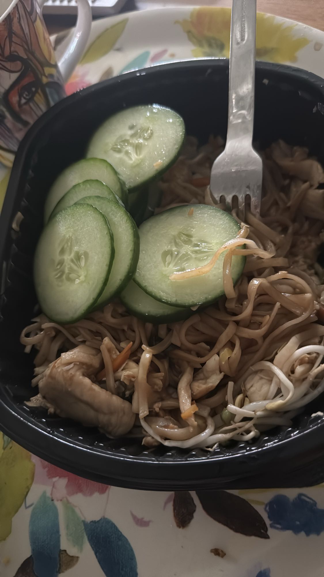 Kycklingnudlar med gurka