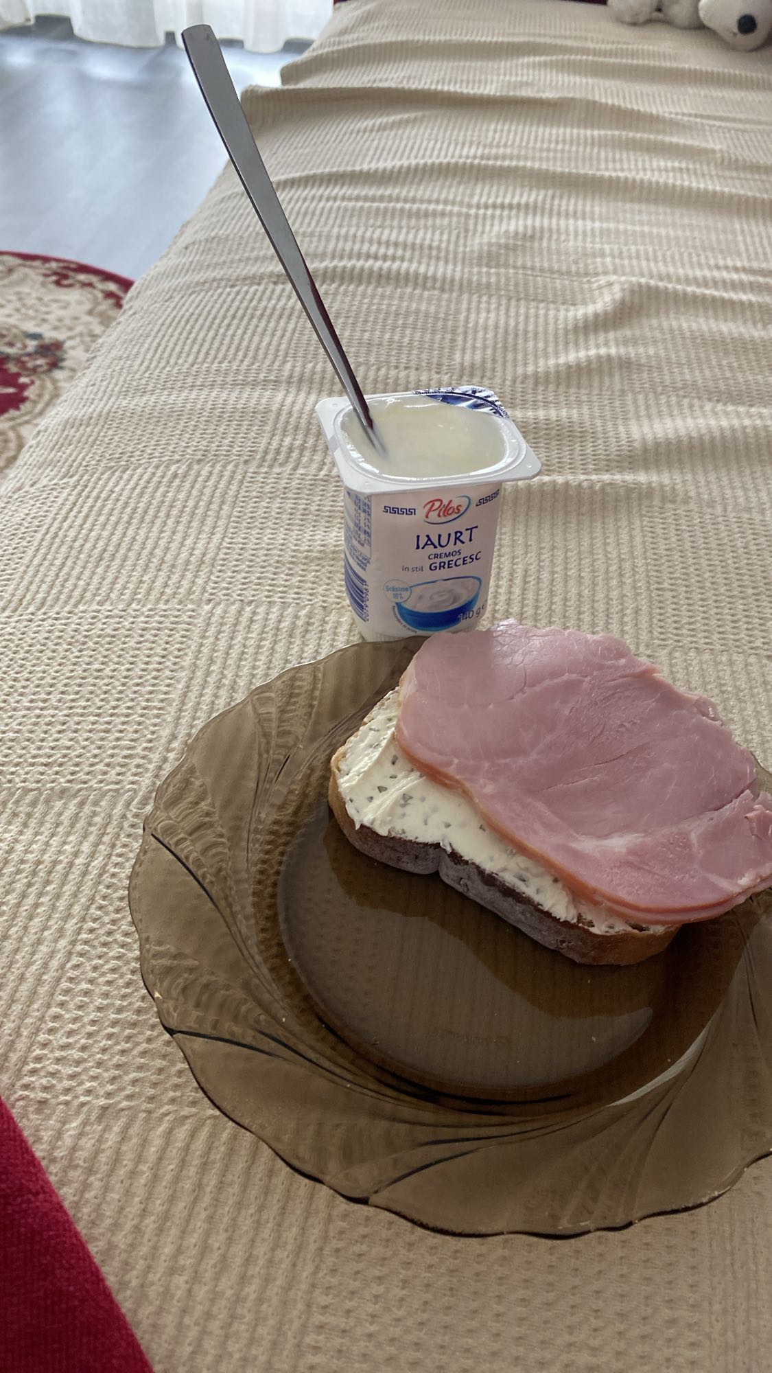 Sandviș cu iaurt grecesc