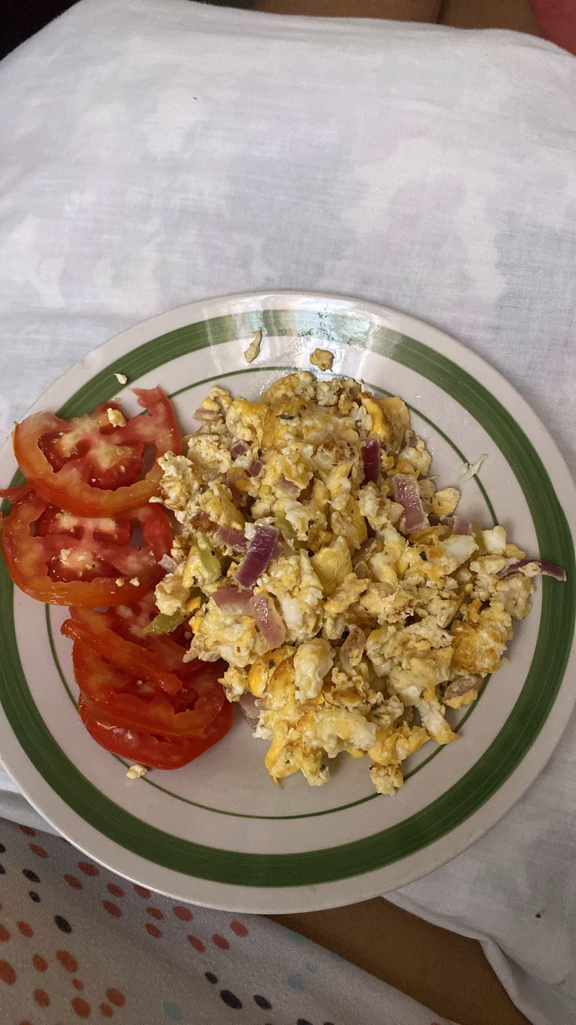 huevos revueltos con tomate