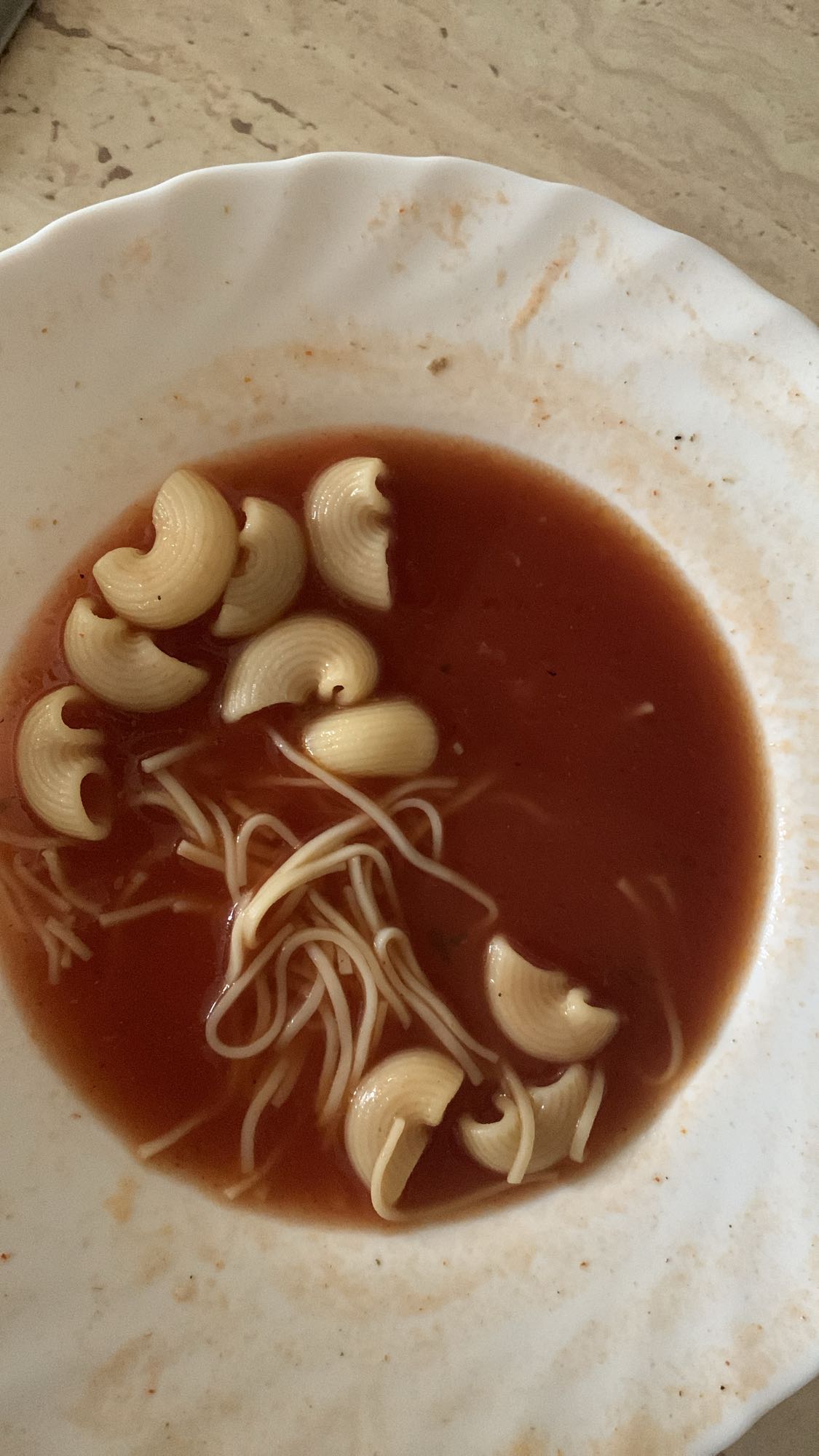 zupa pomidorowa z makaronem