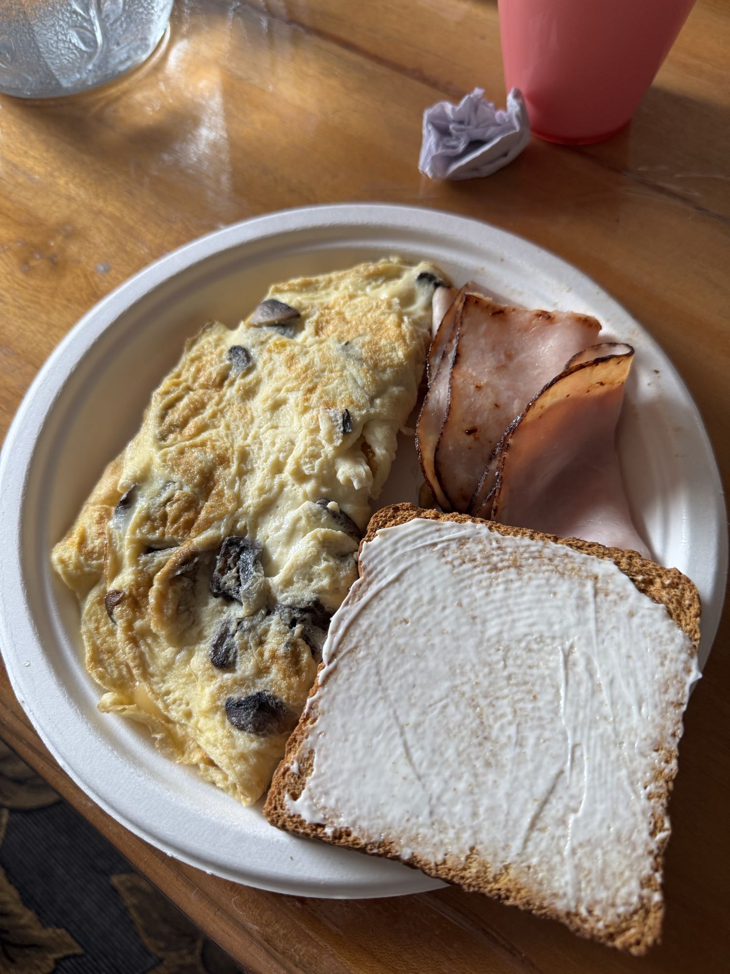 Omelette con pan y jamón