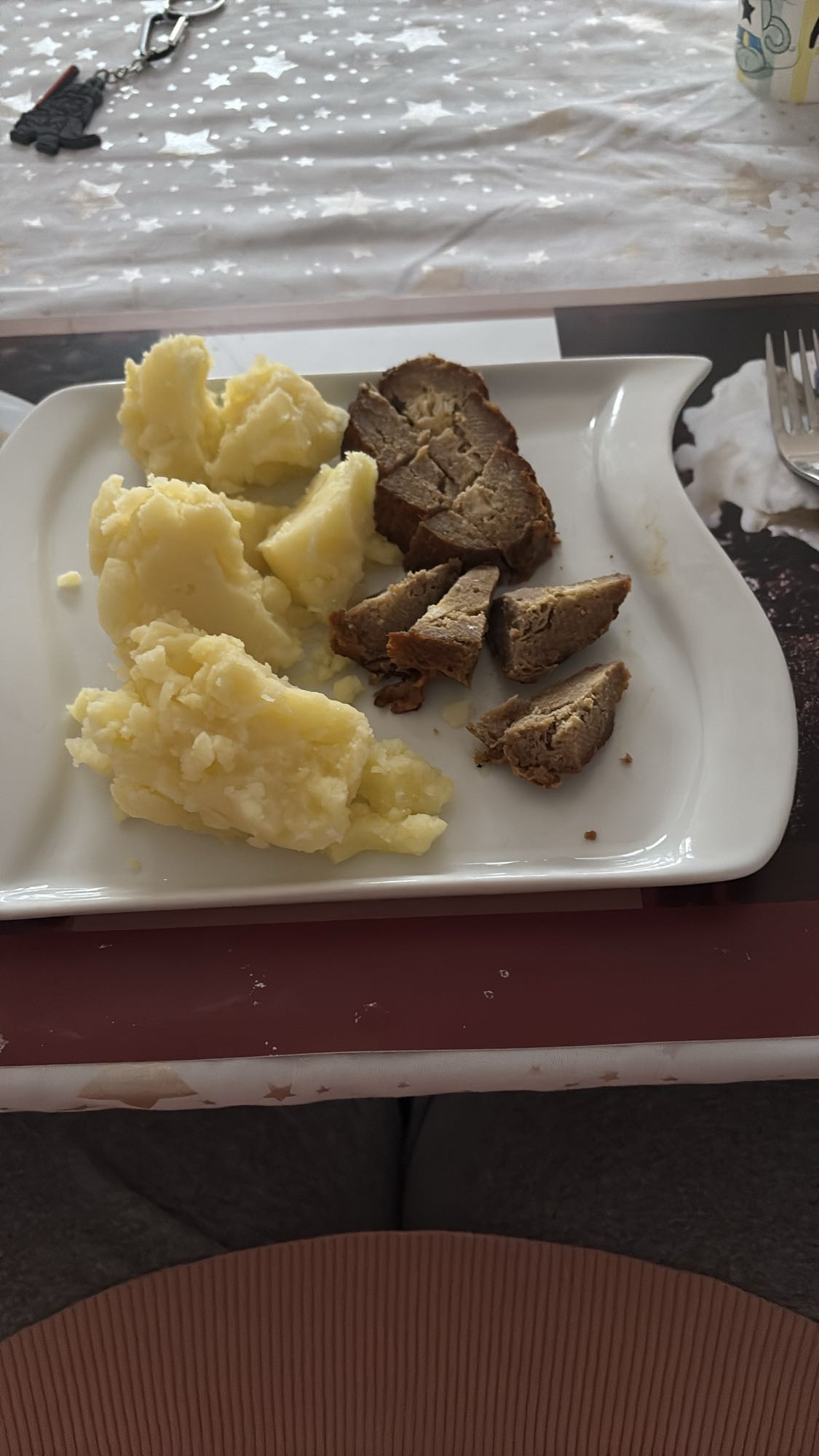 Húspogácsa krumplipürével