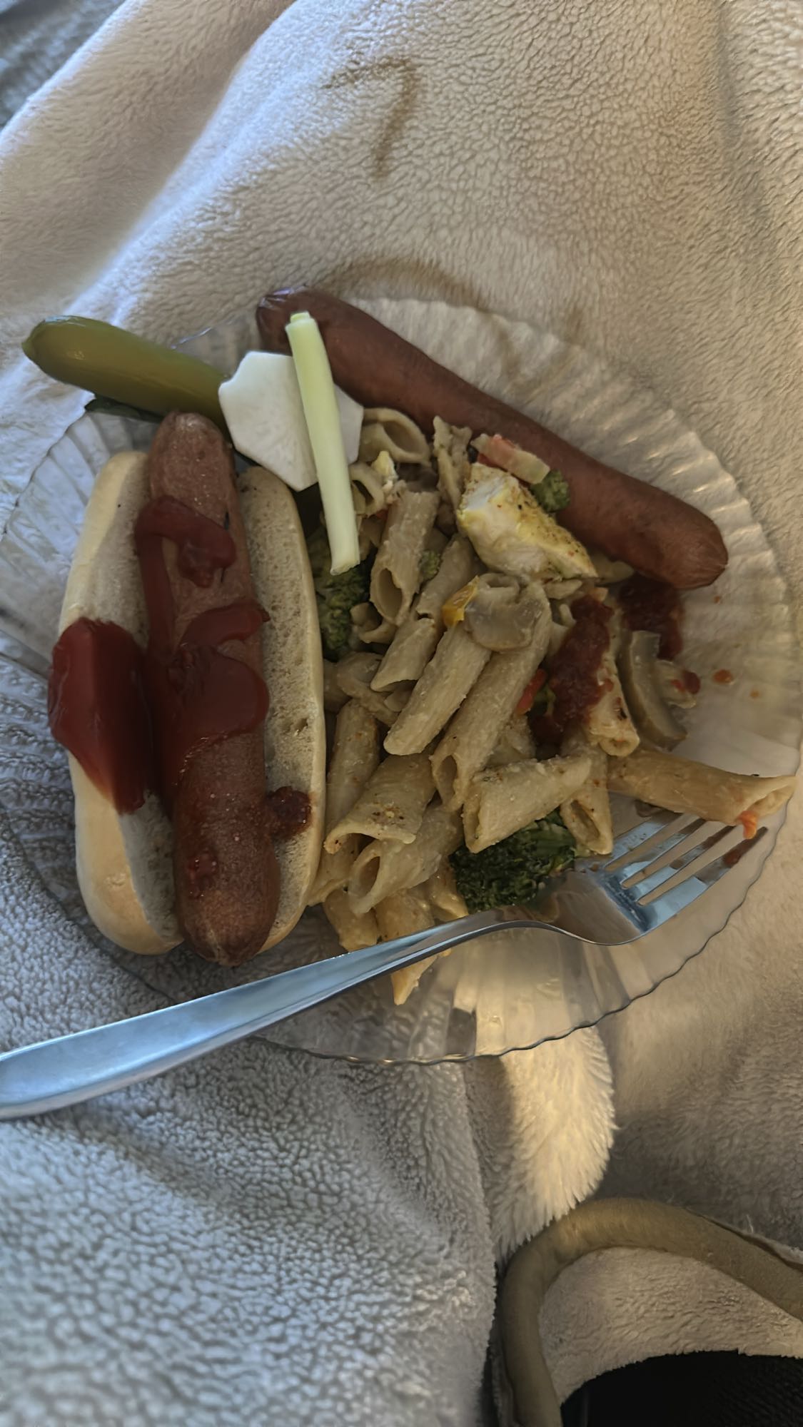 Korv med pasta och grönsaker