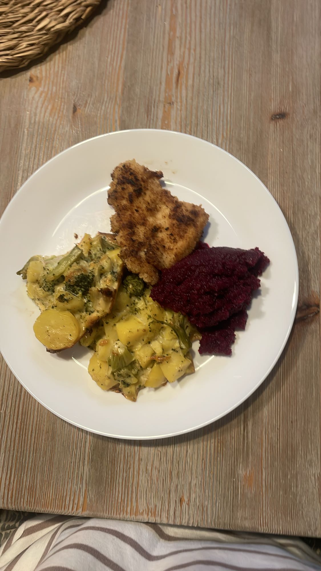 Kotlet z warzywami i burakami