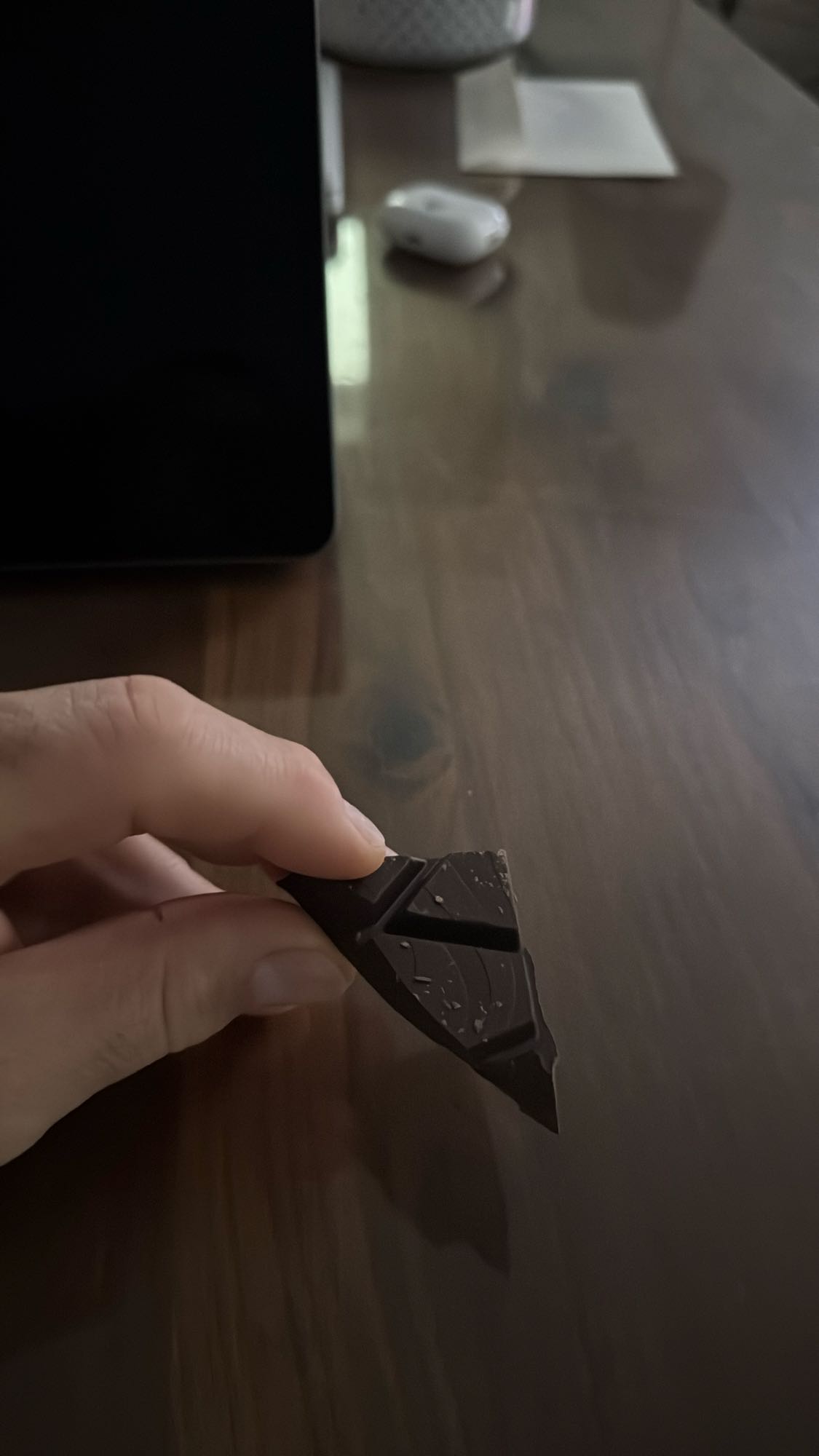 Küçük bitter çikolata parçası