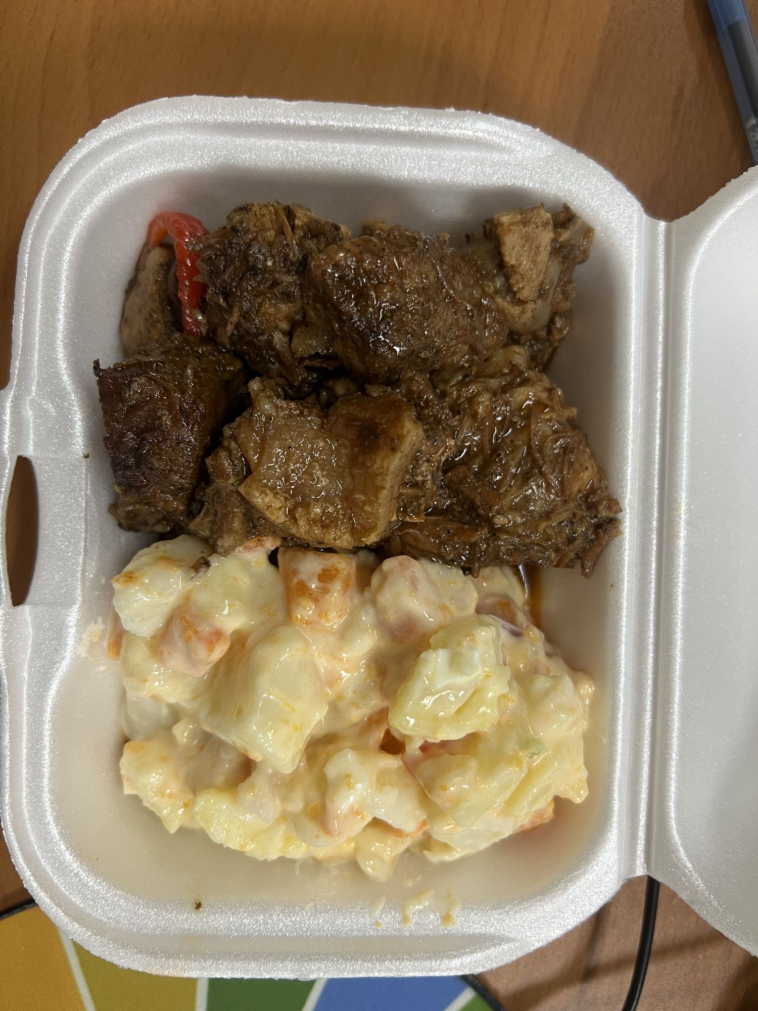 Carne con ensalada rusa