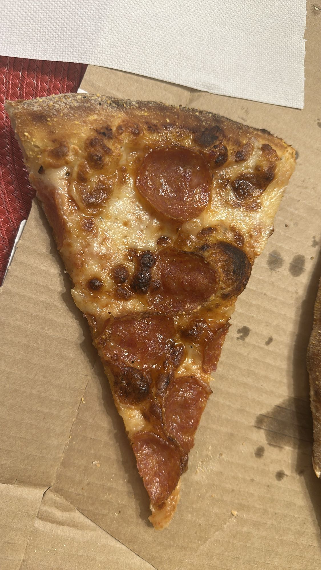 Felie de pizza pepperoni