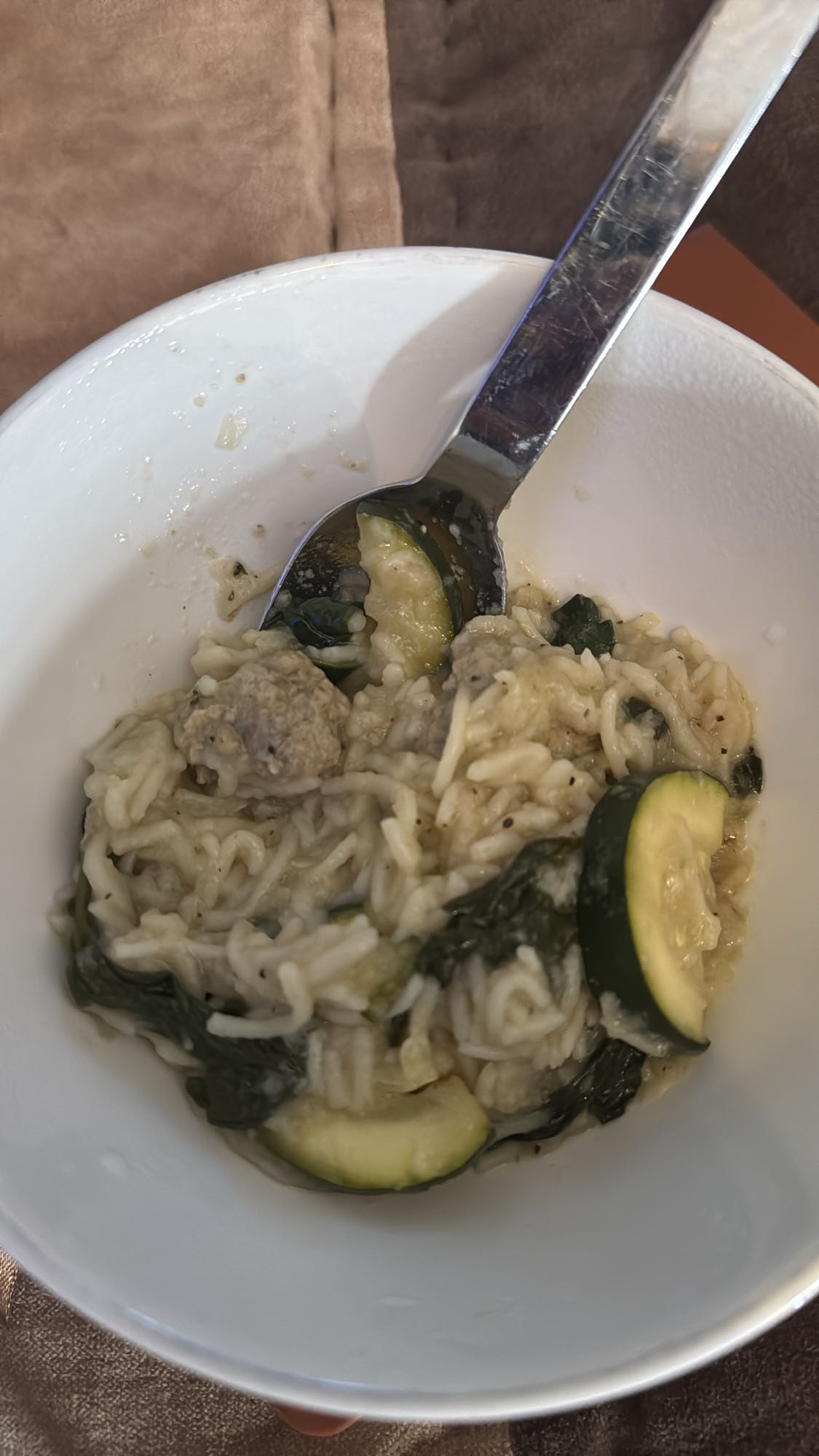 Nudlar med köttbullar