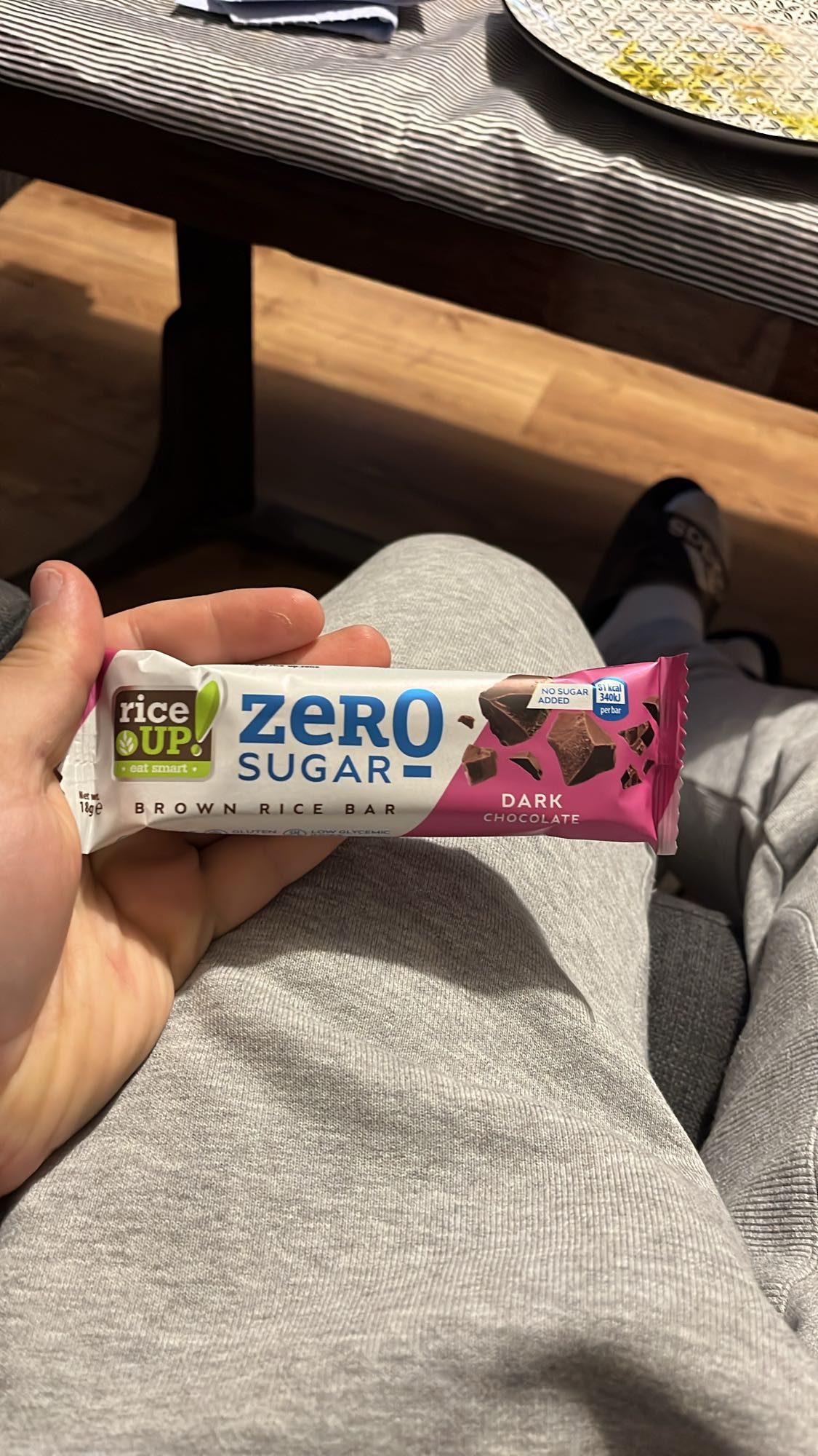 бар с кафяв ориз и шоколад