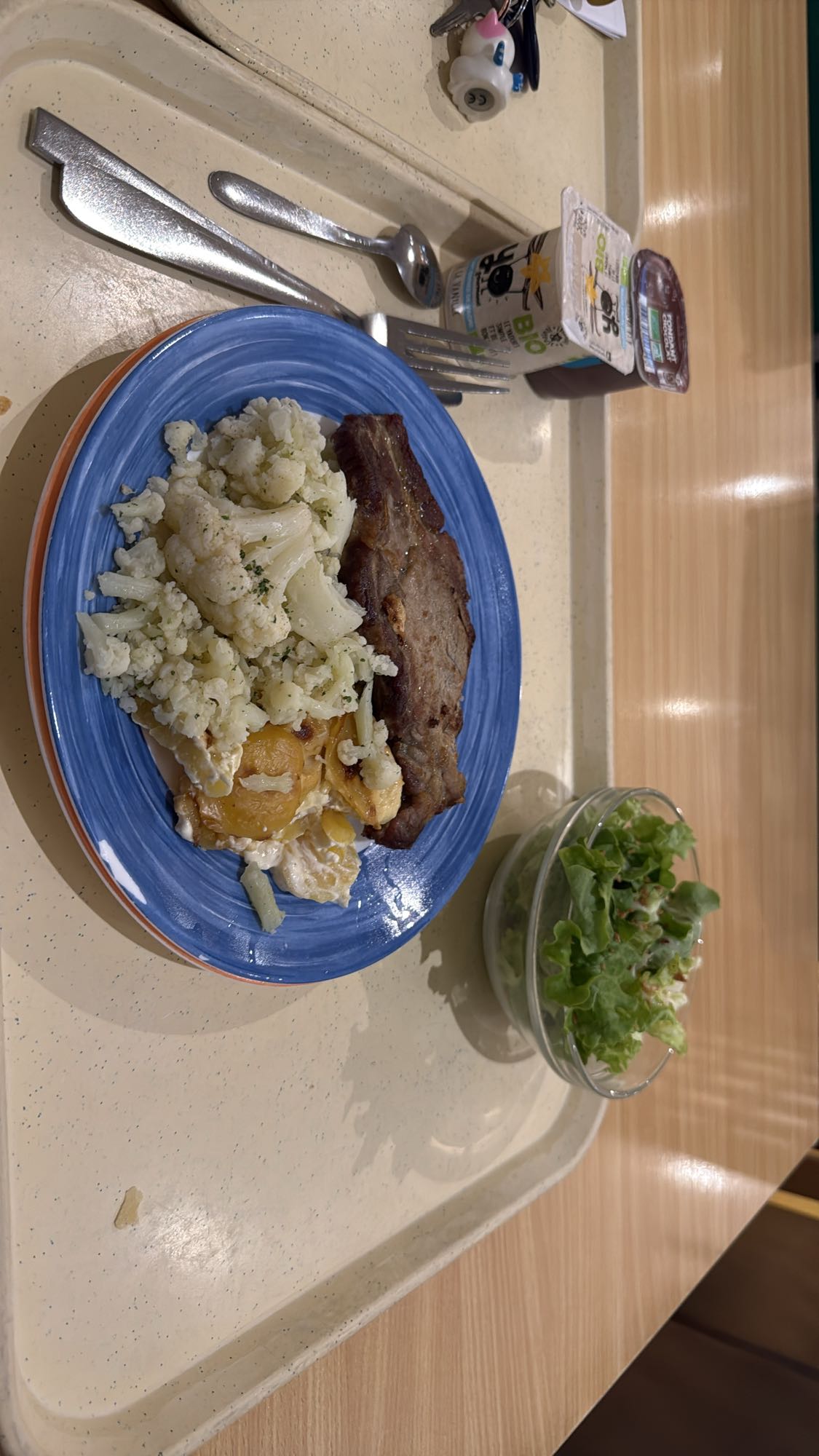 Déjeuner viande et légumes